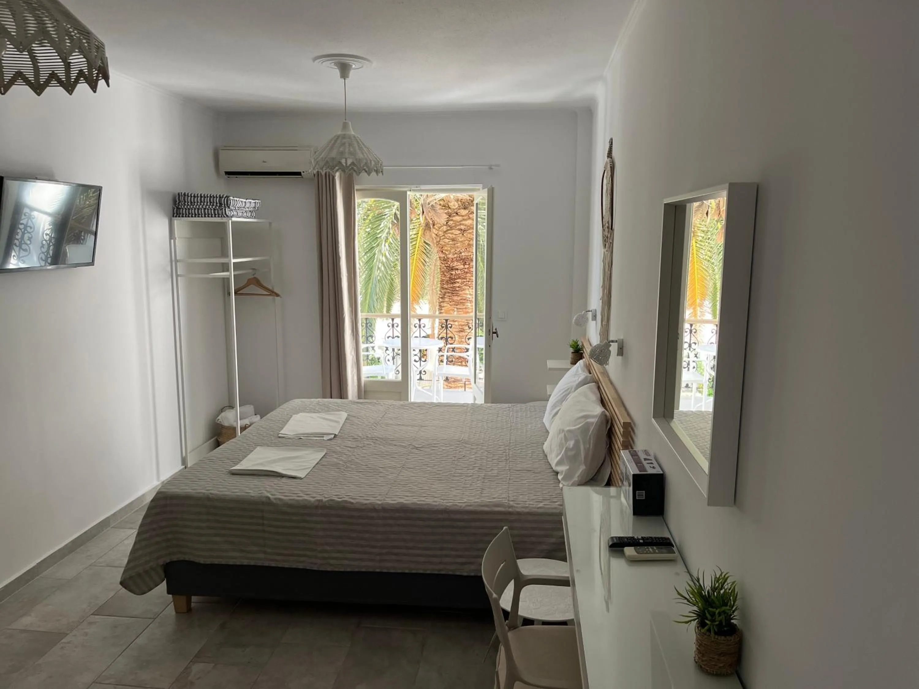 Bed in Anatoli Apartments Polichrono