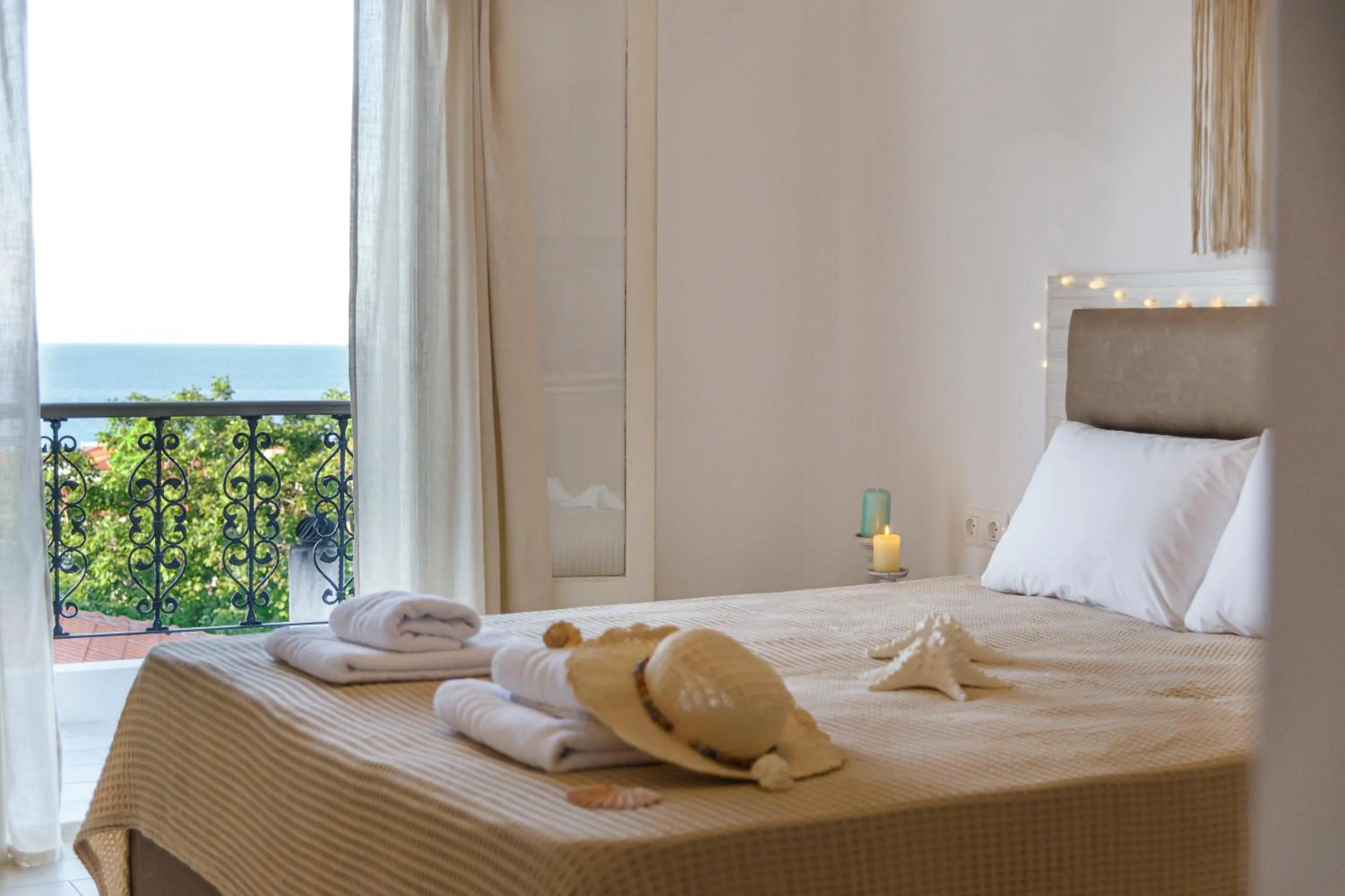 Bed in Anatoli Apartments Polichrono