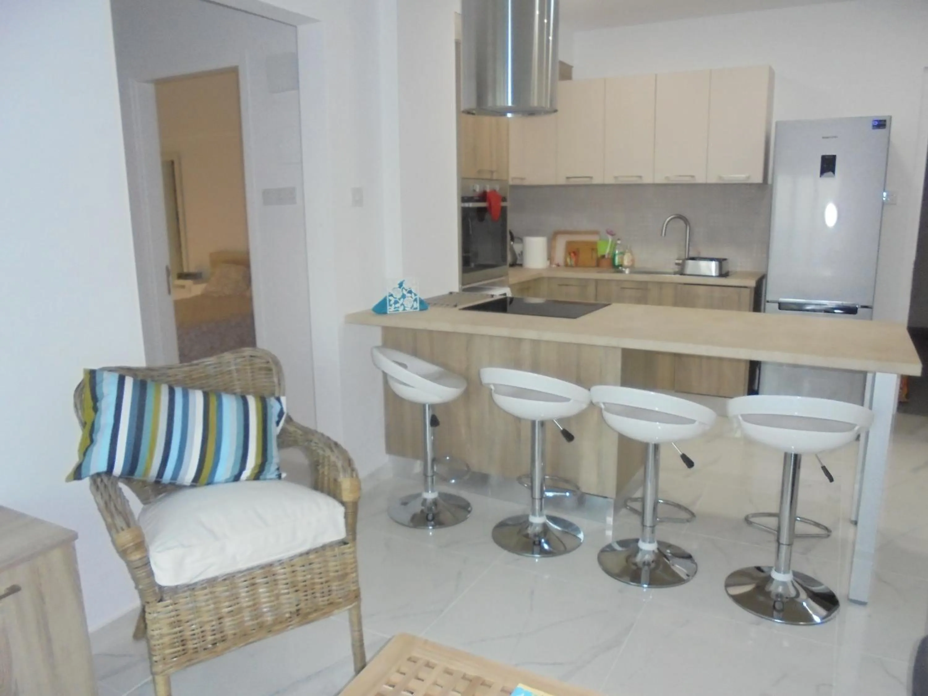 Kermia Court - Beach-front, modern 2 bedroom -sleeps 6