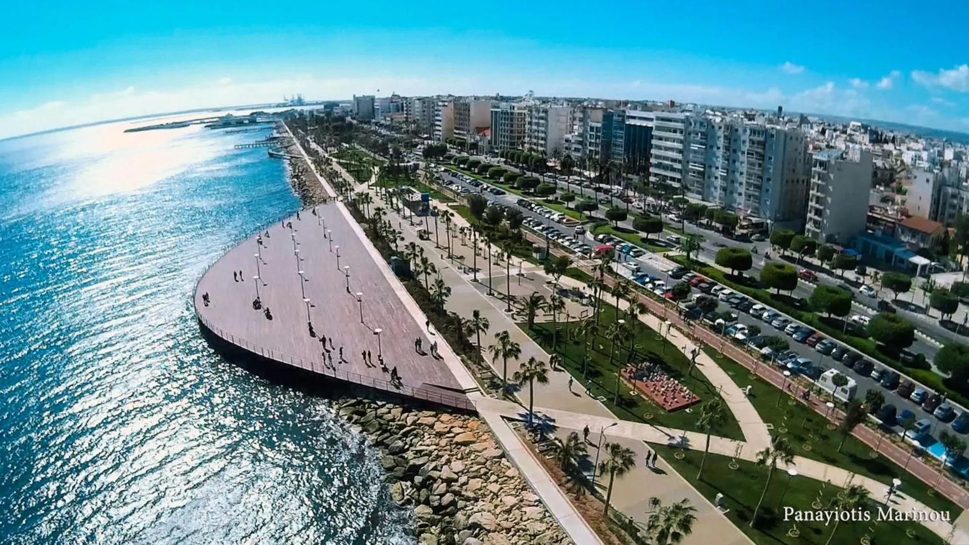 Kermia Court - Beach-front, modern 2 bedroom -sleeps 6