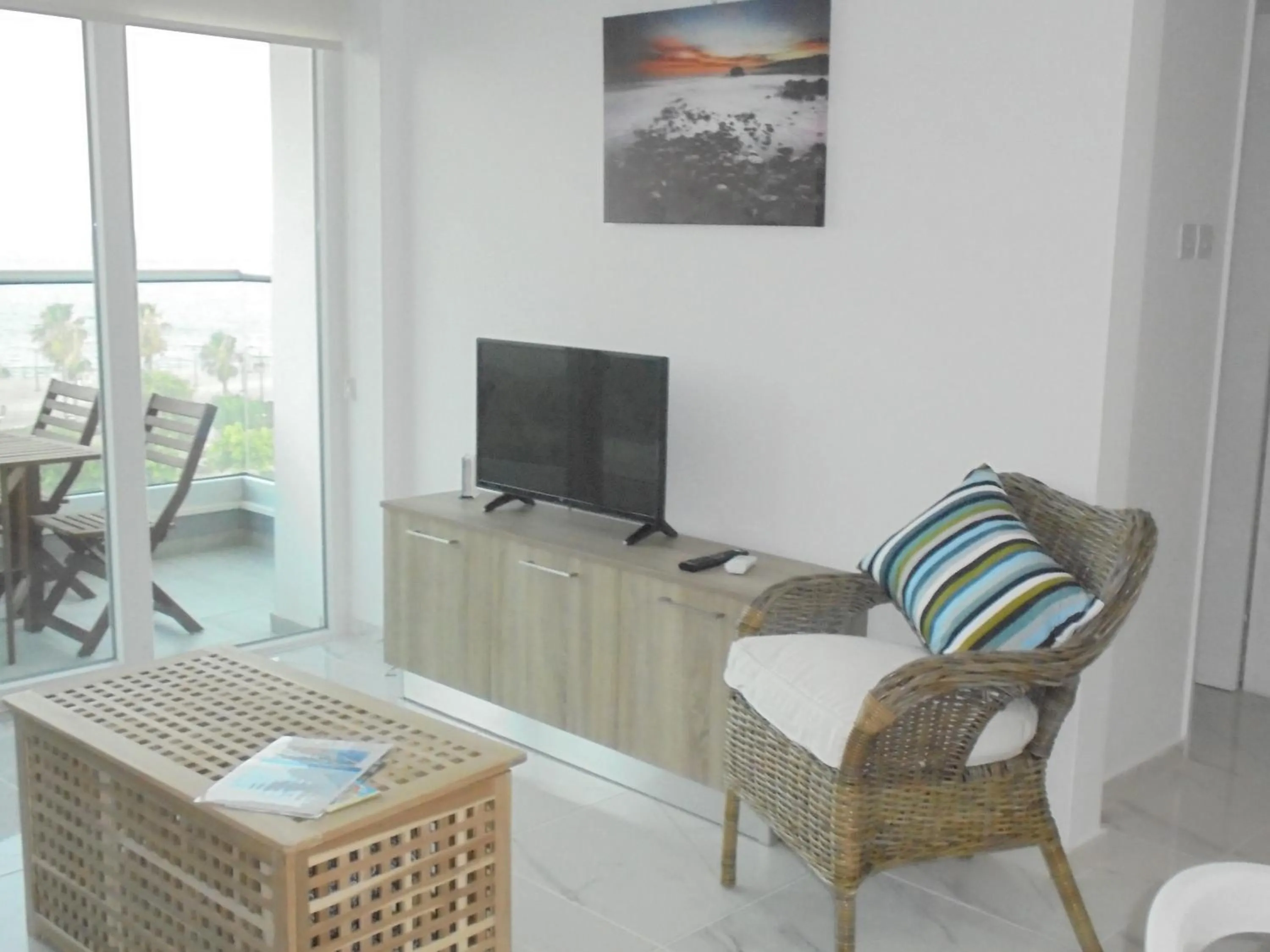 Kermia Court - Beach-front, modern 2 bedroom -sleeps 6