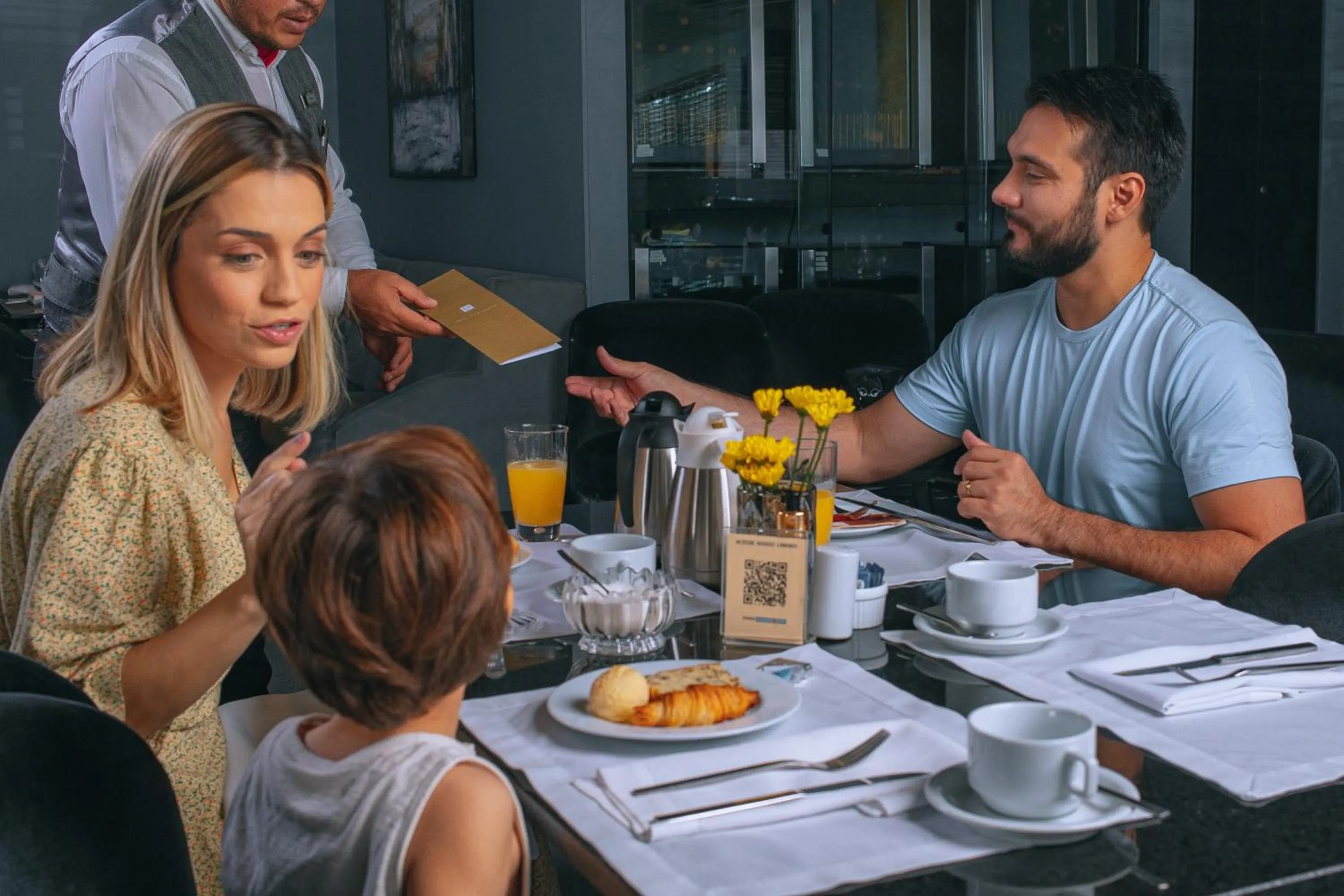 Restaurant/places to eat in LS Hotel