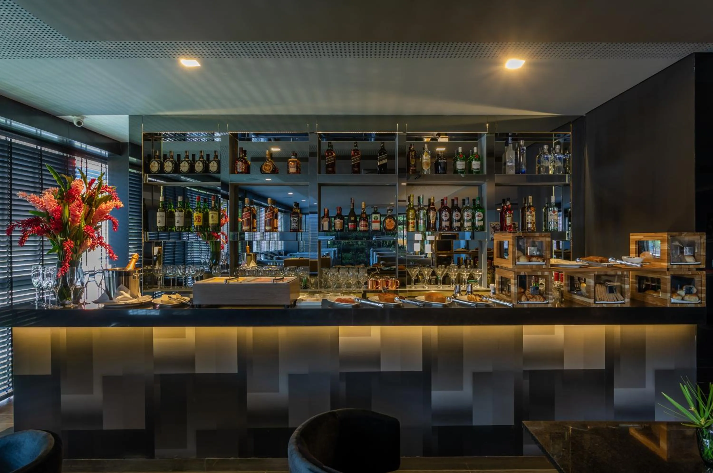 Food and drinks in LS Hotel