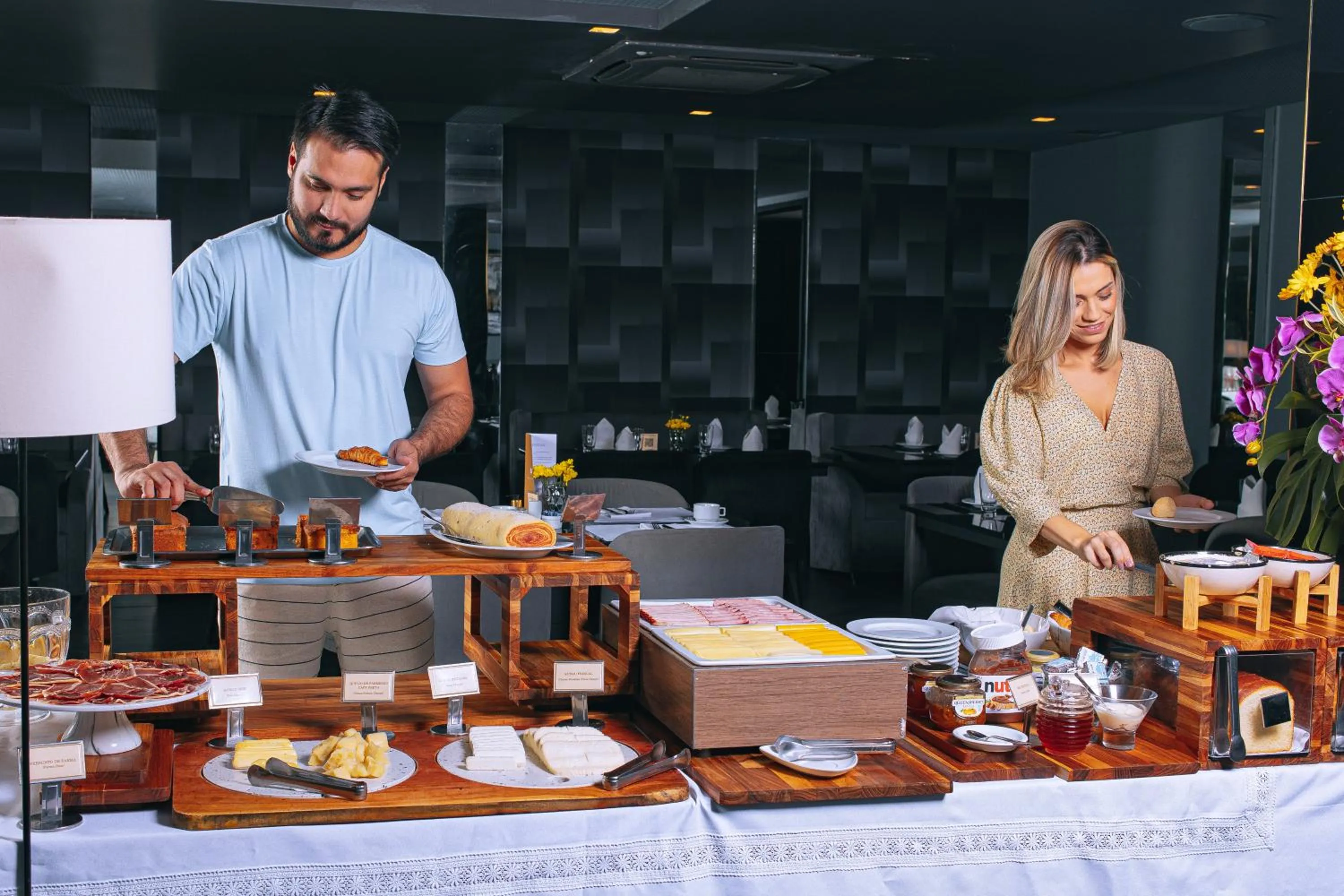 Restaurant/places to eat in LS Hotel