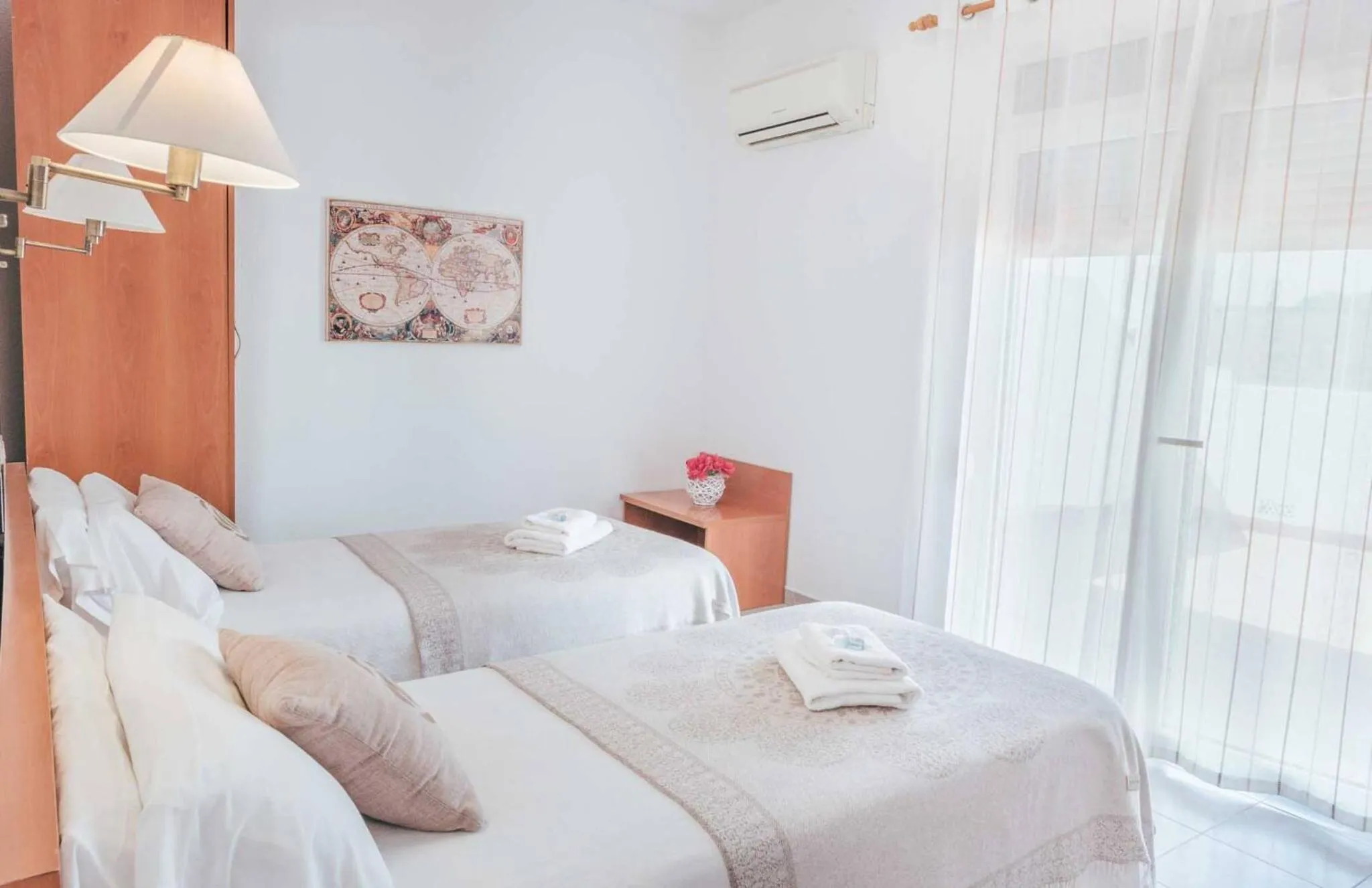 Bedroom, Bed in Hotel Duc de Vendôme