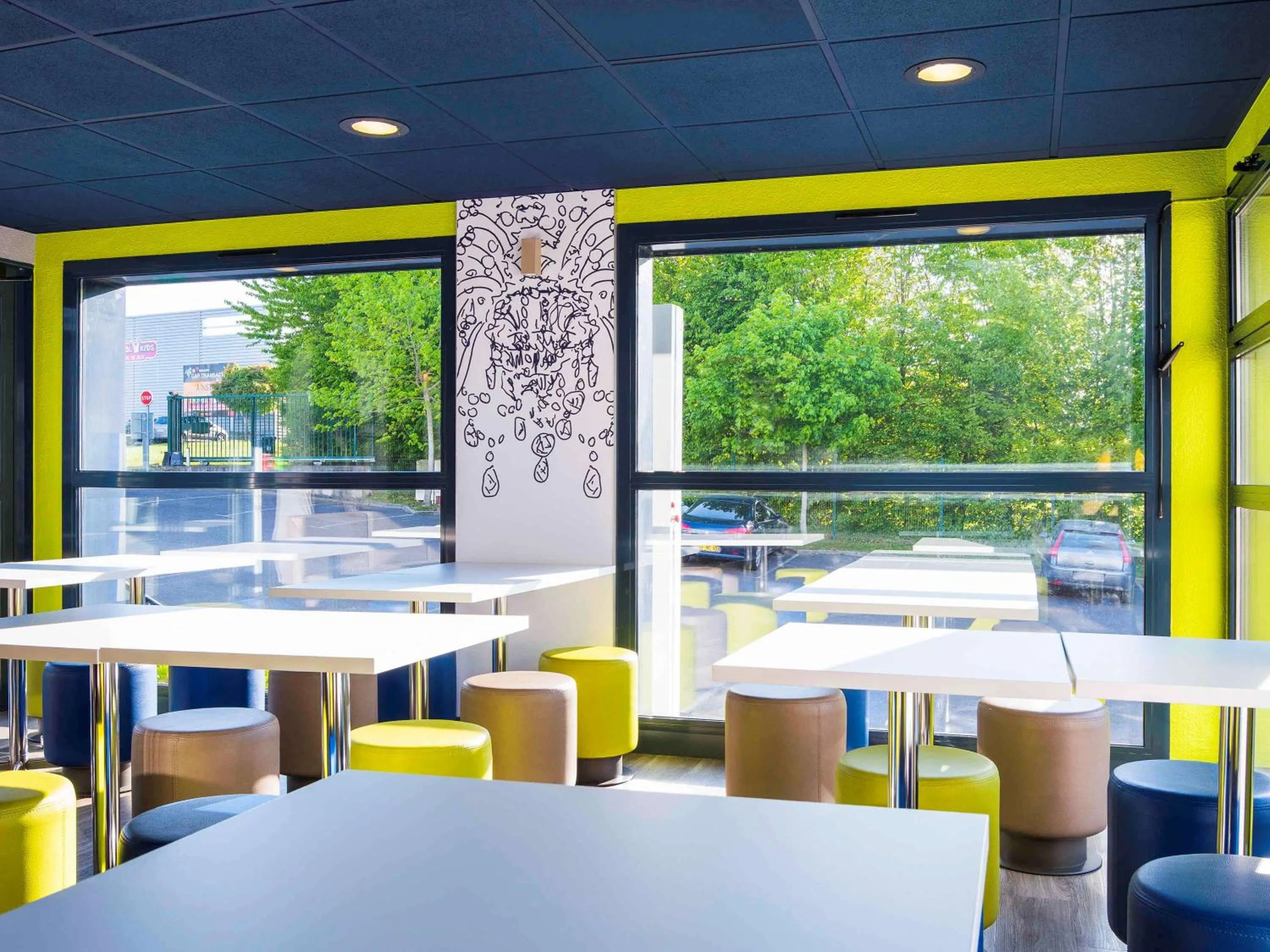 Restaurant/places to eat in ibis budget Rennes Route de Saint Malo