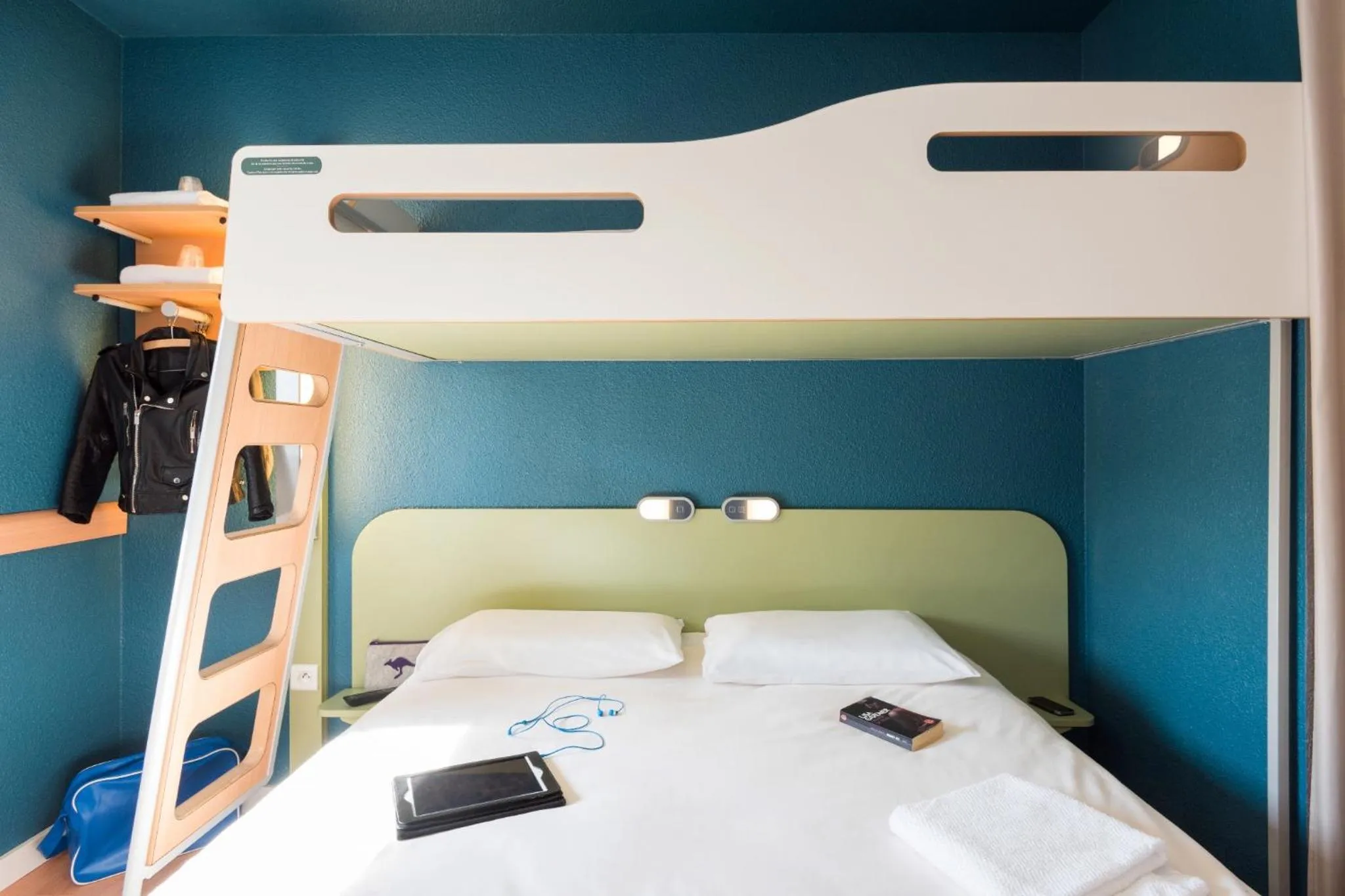 Bedroom, Bed in ibis budget Rennes Route de Saint Malo