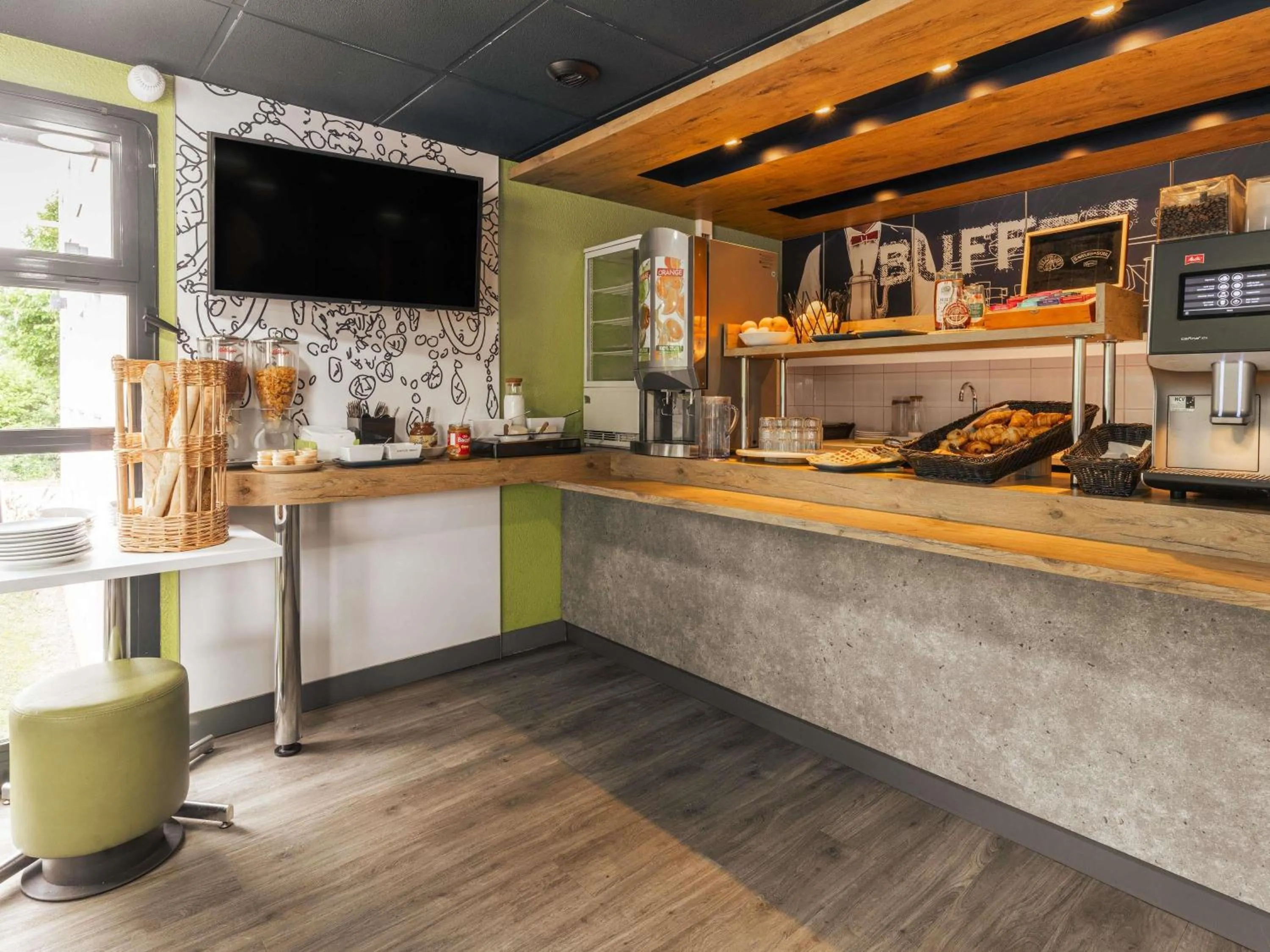 Breakfast in ibis budget Rennes Route de Saint Malo