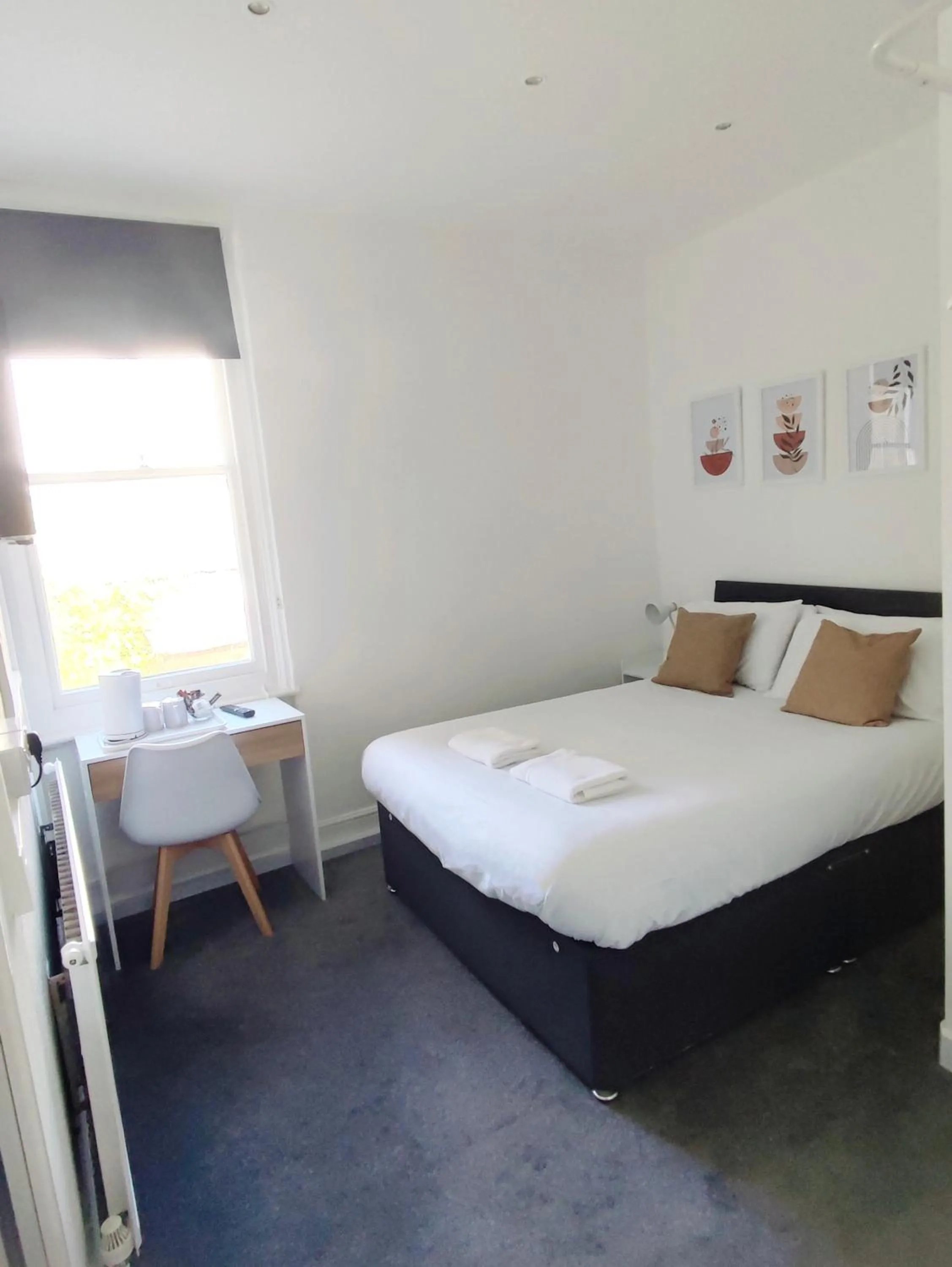 Photo of the whole room, Bed in Horizon B And B