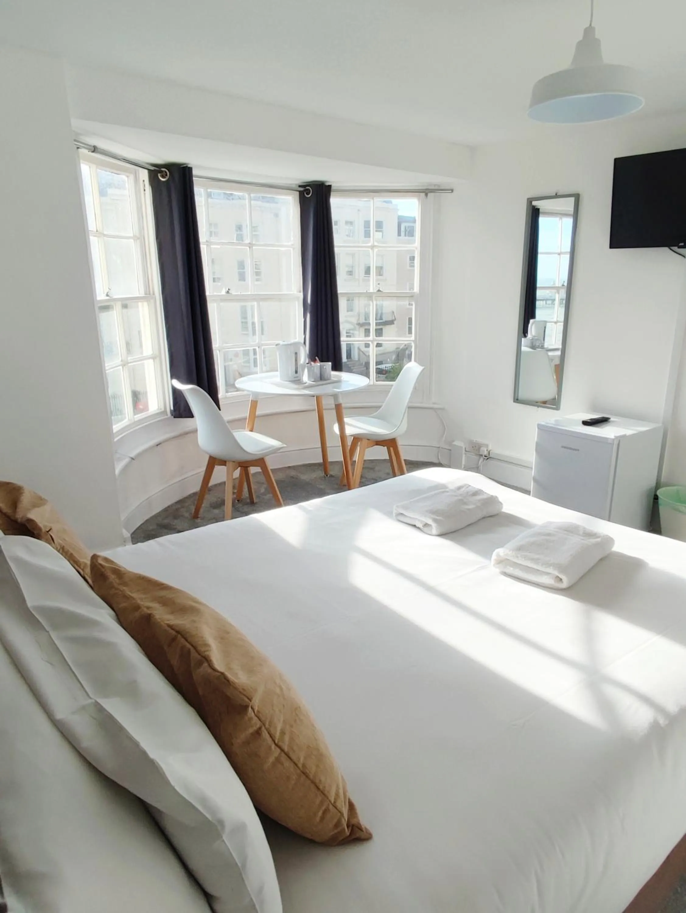 Photo of the whole room, Bed in Horizon B And B