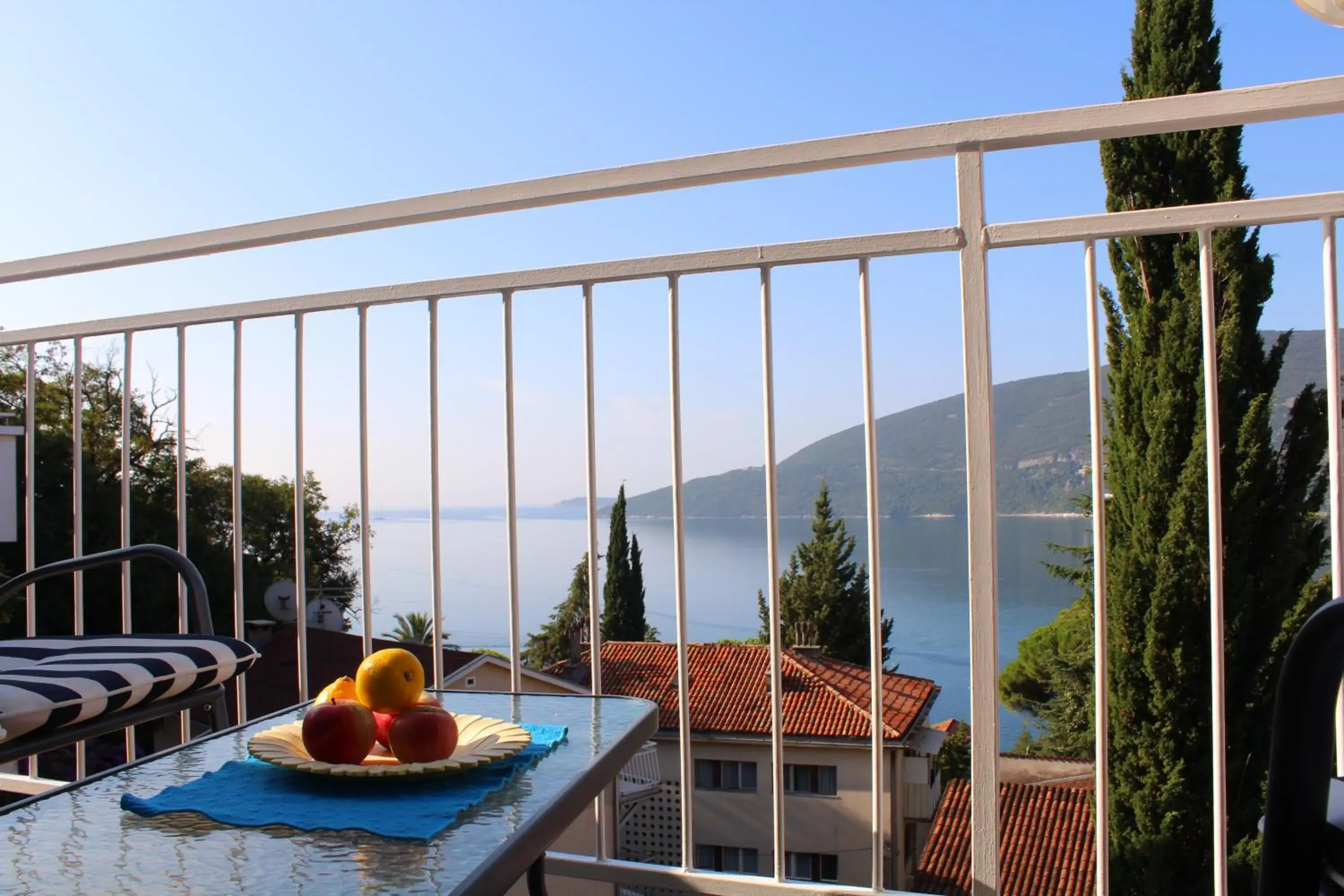 Apartment with Sea View in Guest House Tomanovic Apartment with Sea View in Guest House Tomanovic