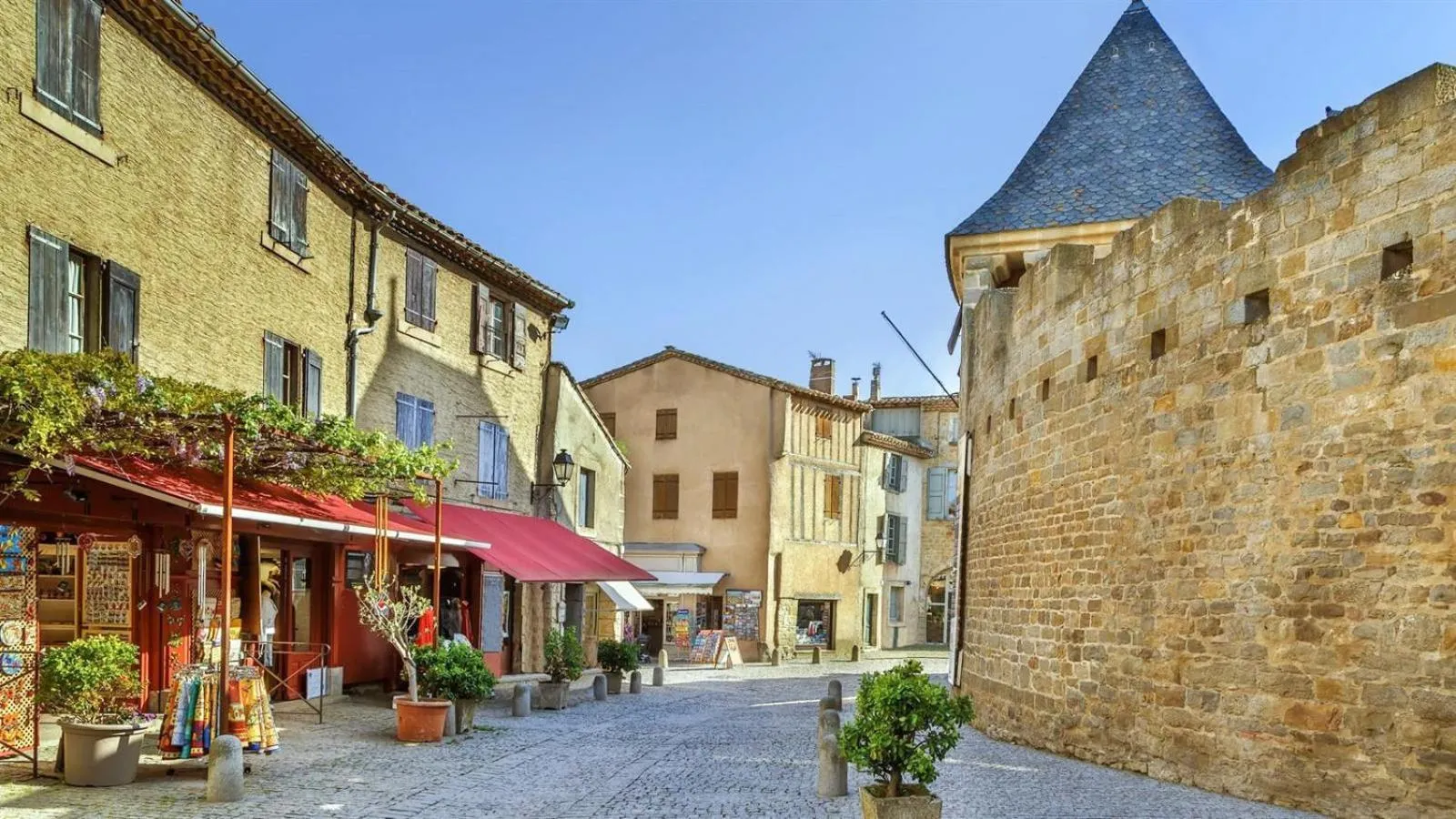 Nearby landmark in FranceComfort - L'Espinet