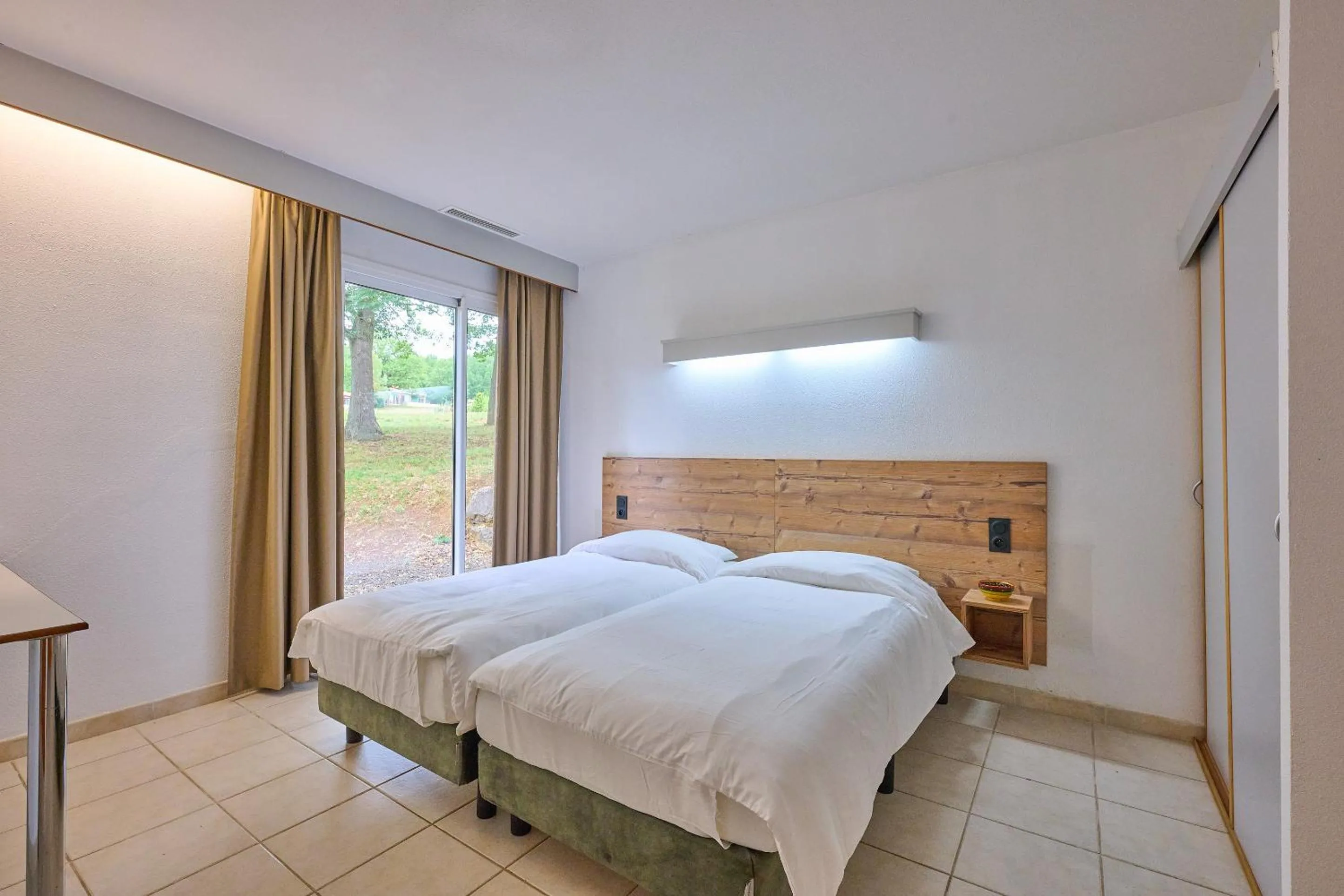Bedroom, Bed in FranceComfort - L'Espinet