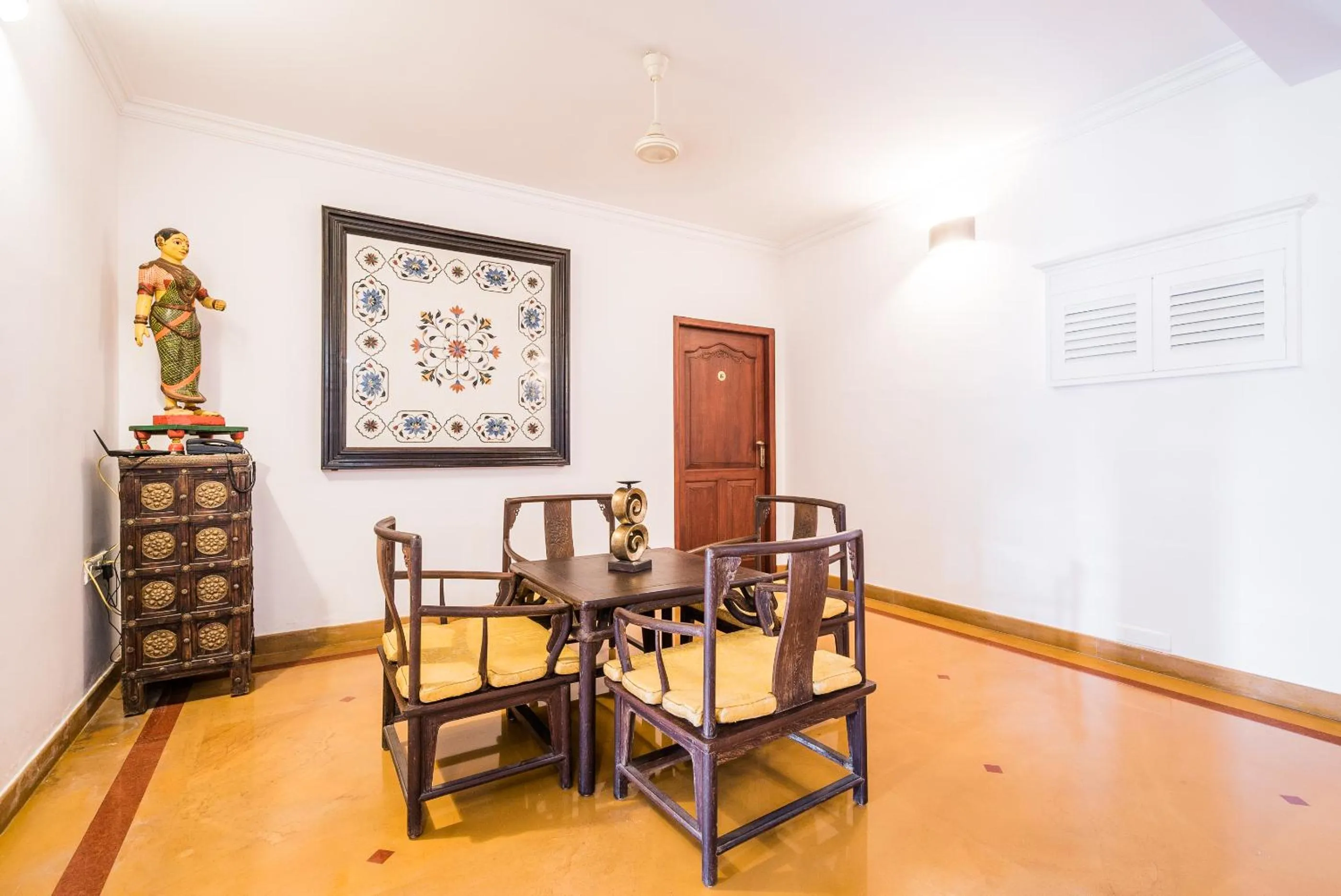 Dining area in Tissa's Inn