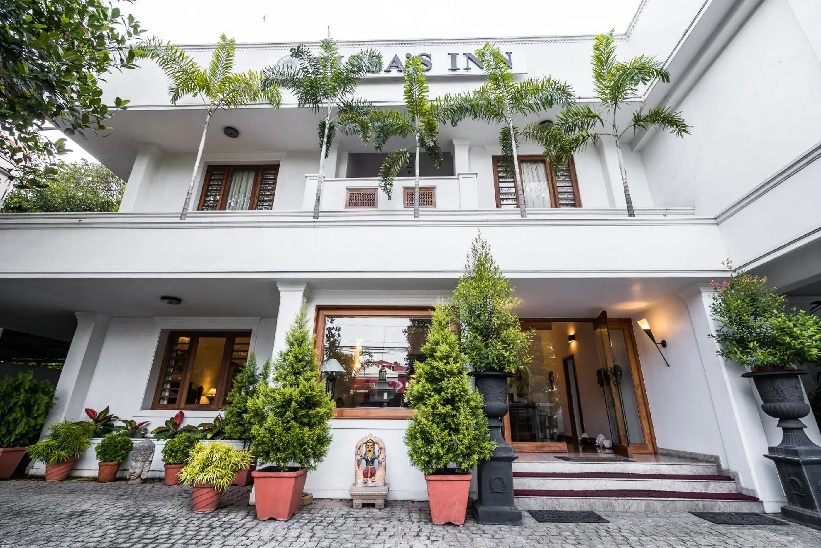 Facade/entrance in Tissa's Inn Facade/entrance in Tissa's Inn