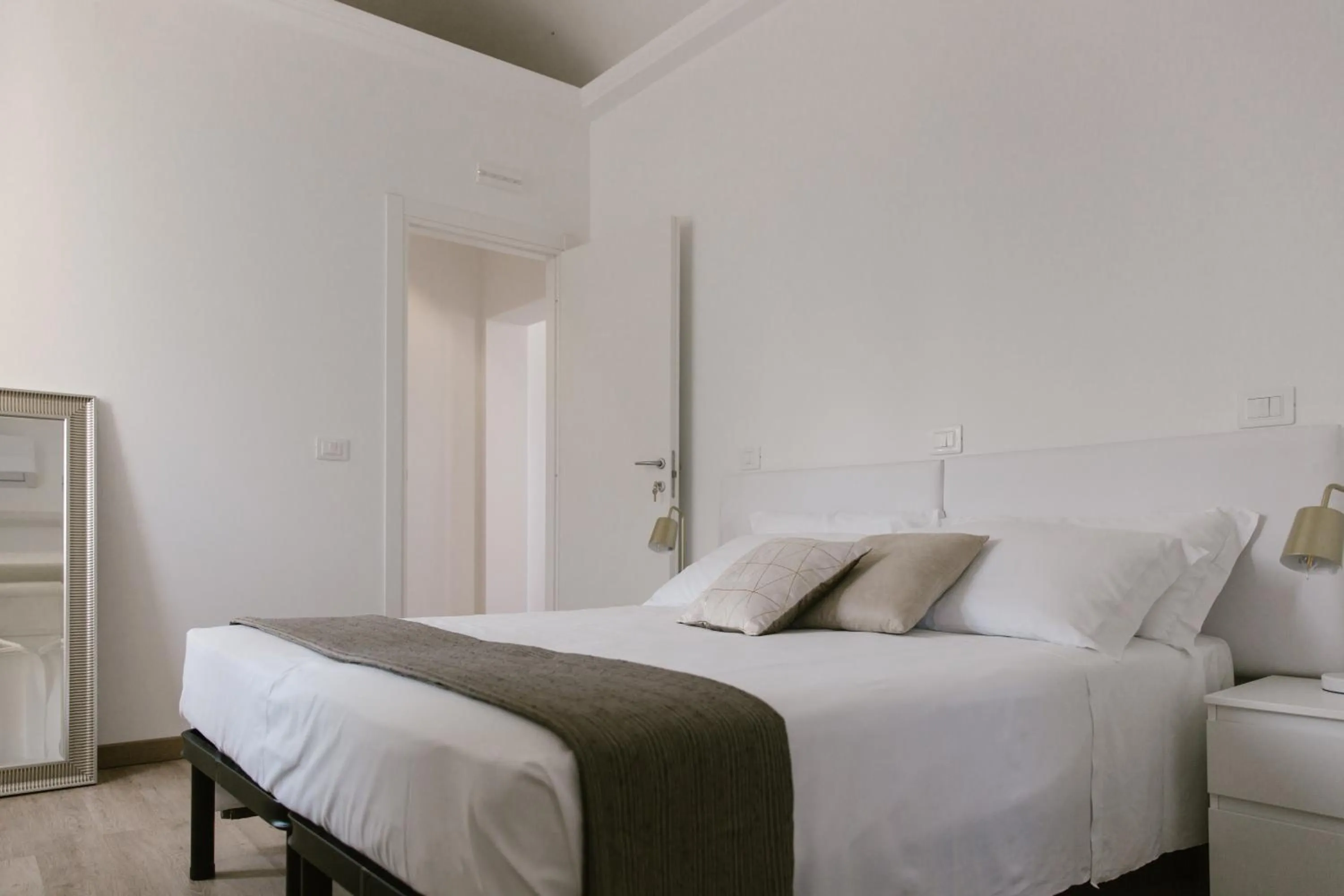 Photo of the whole room, Bed in Stazione a mare