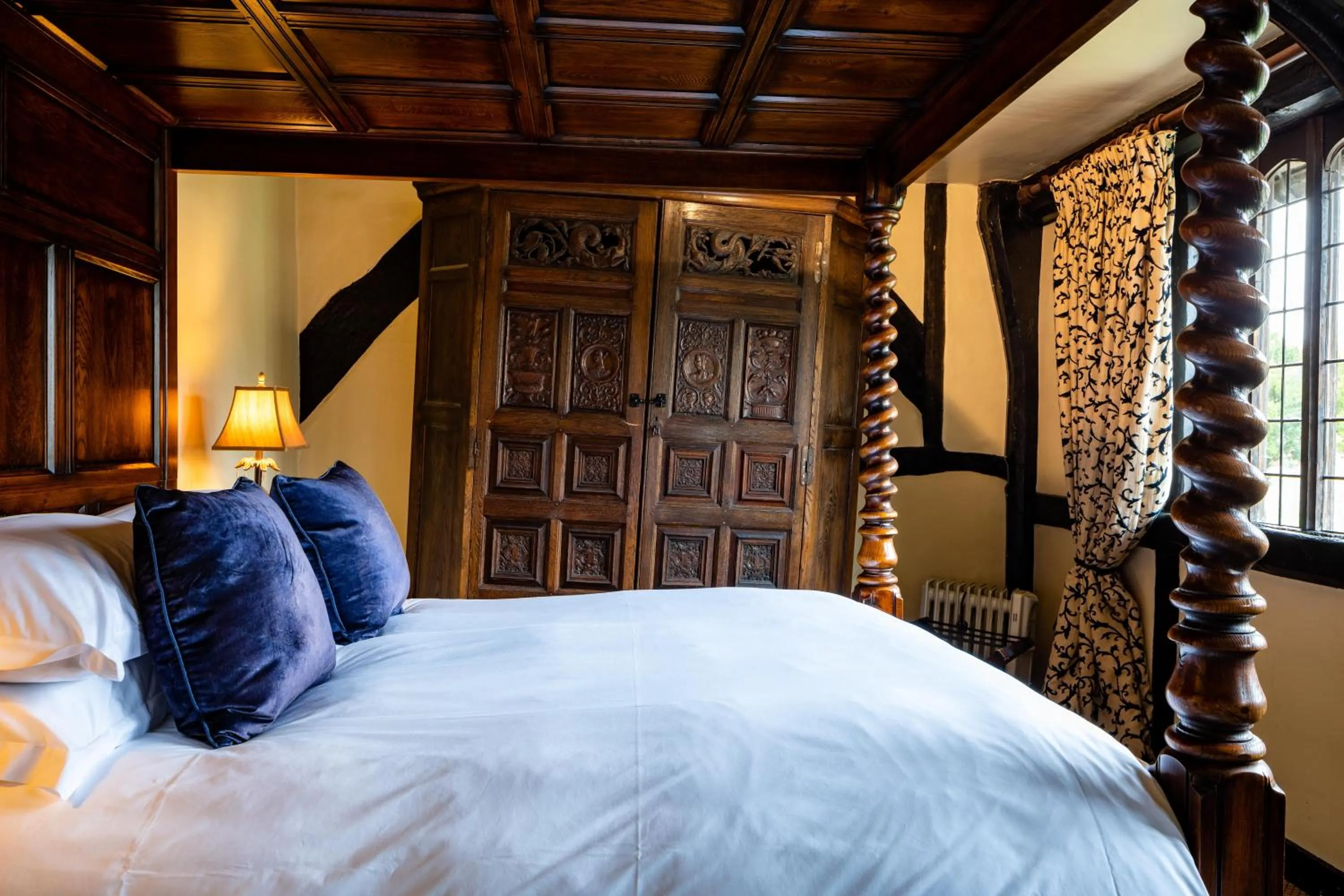 Bedroom, Bed in The Crown Inn