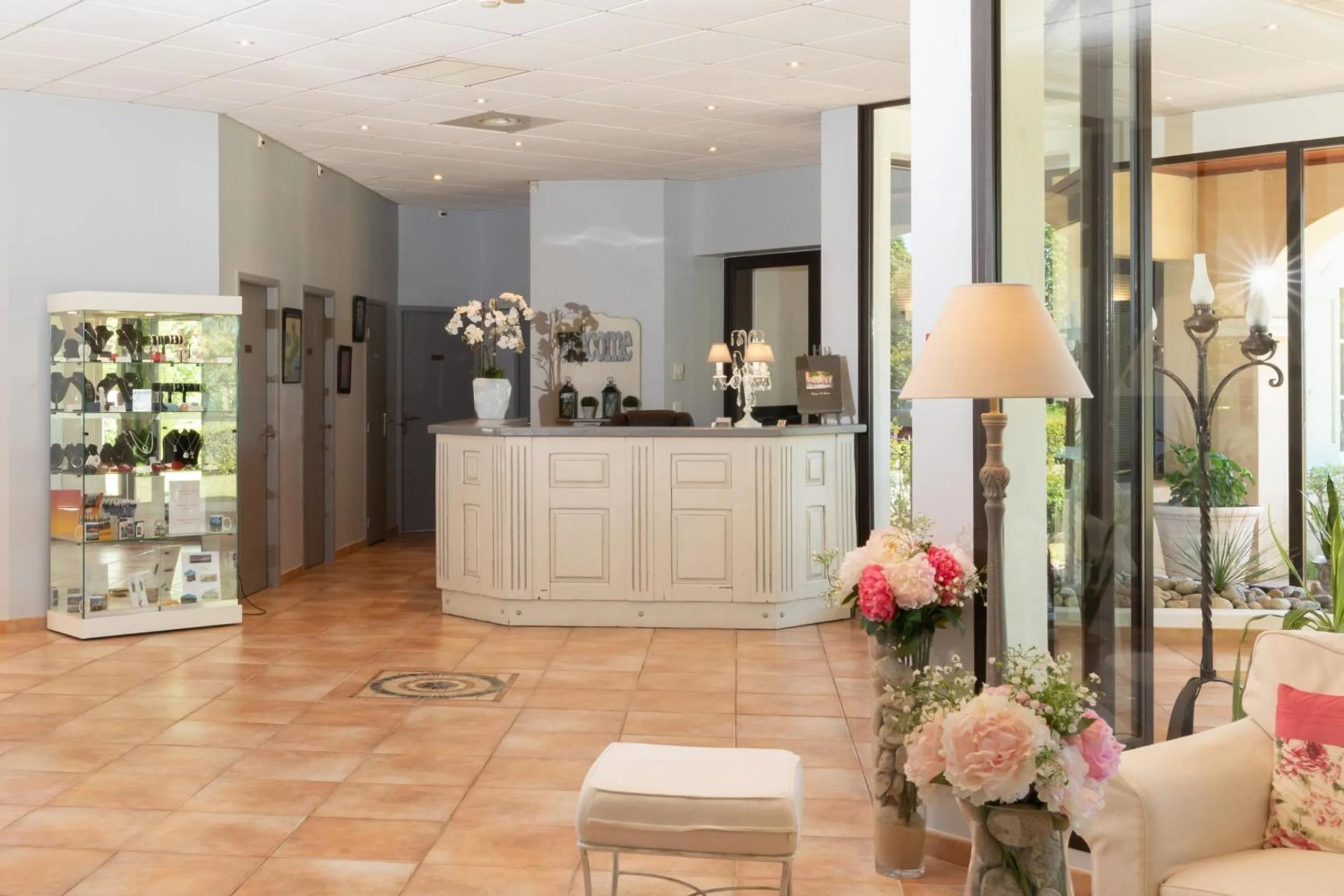 Lobby or reception in Hôtel La Bastide Saint Martin