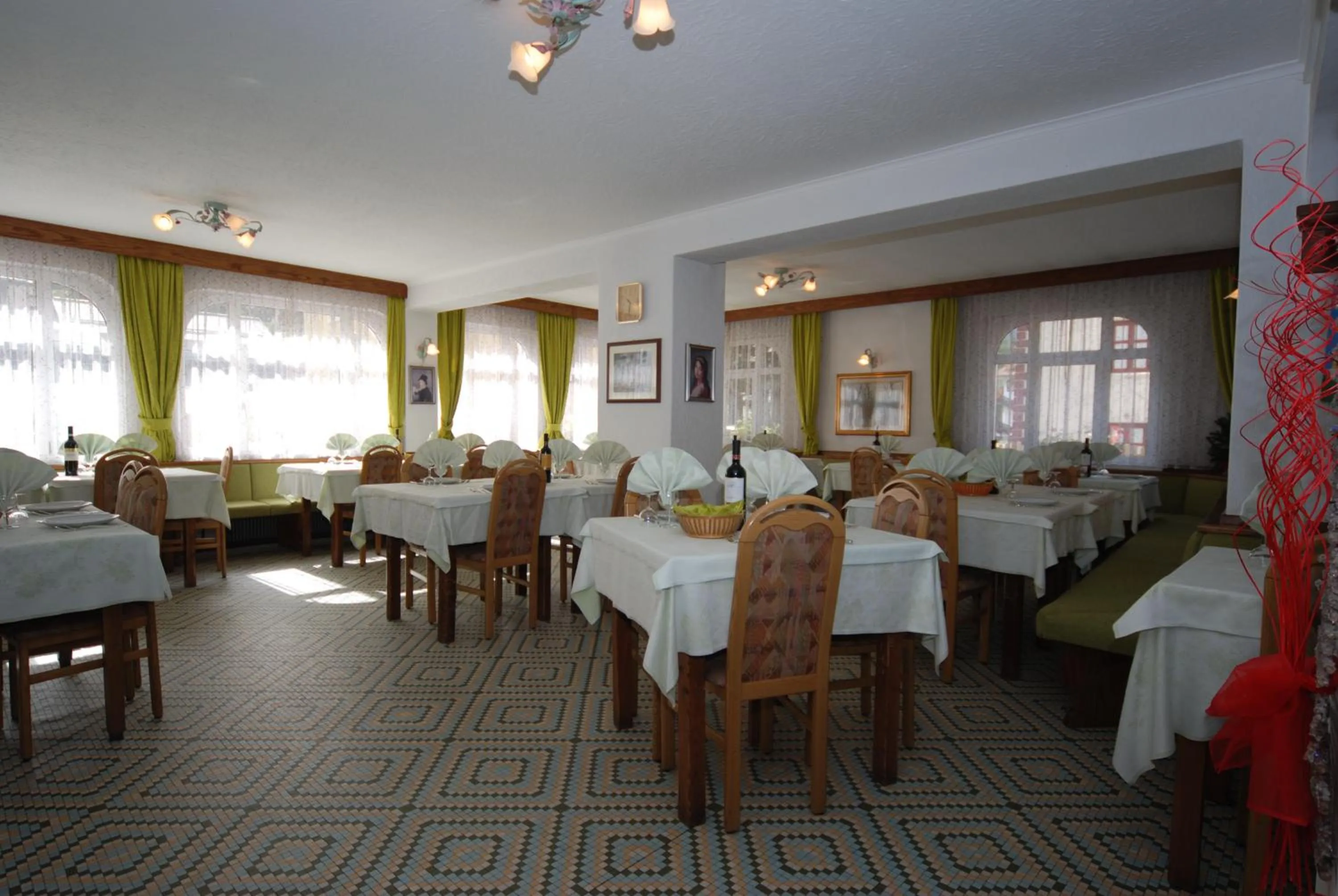 Restaurant/places to eat in Hotel Ancora