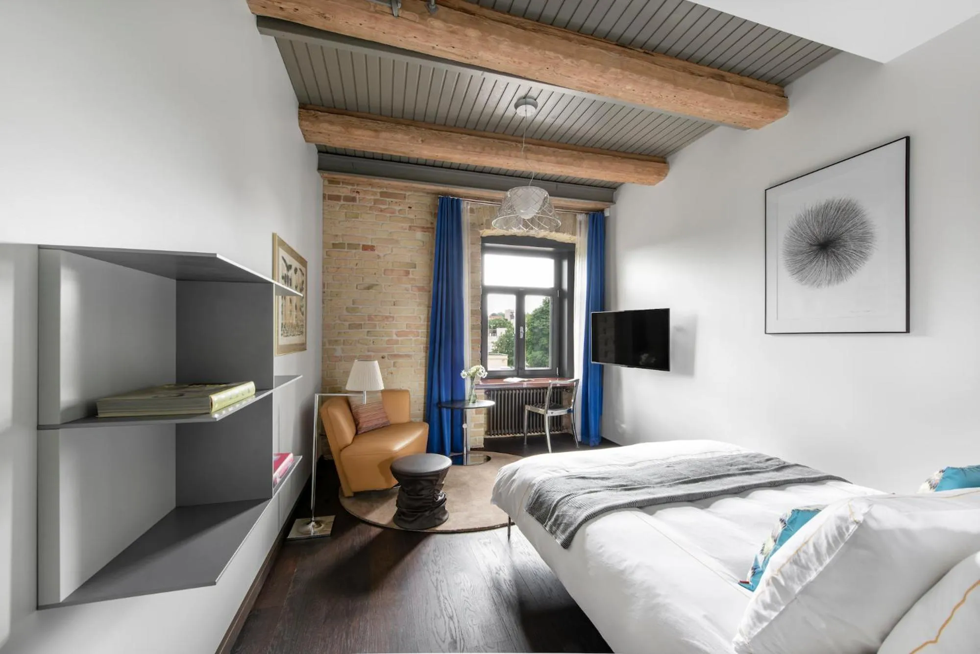 Photo of the whole room, Bed in The Joseph