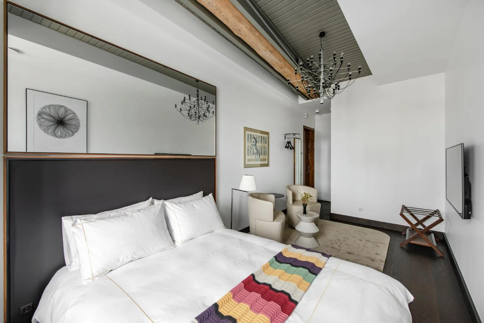 Photo of the whole room, Bed in The Joseph