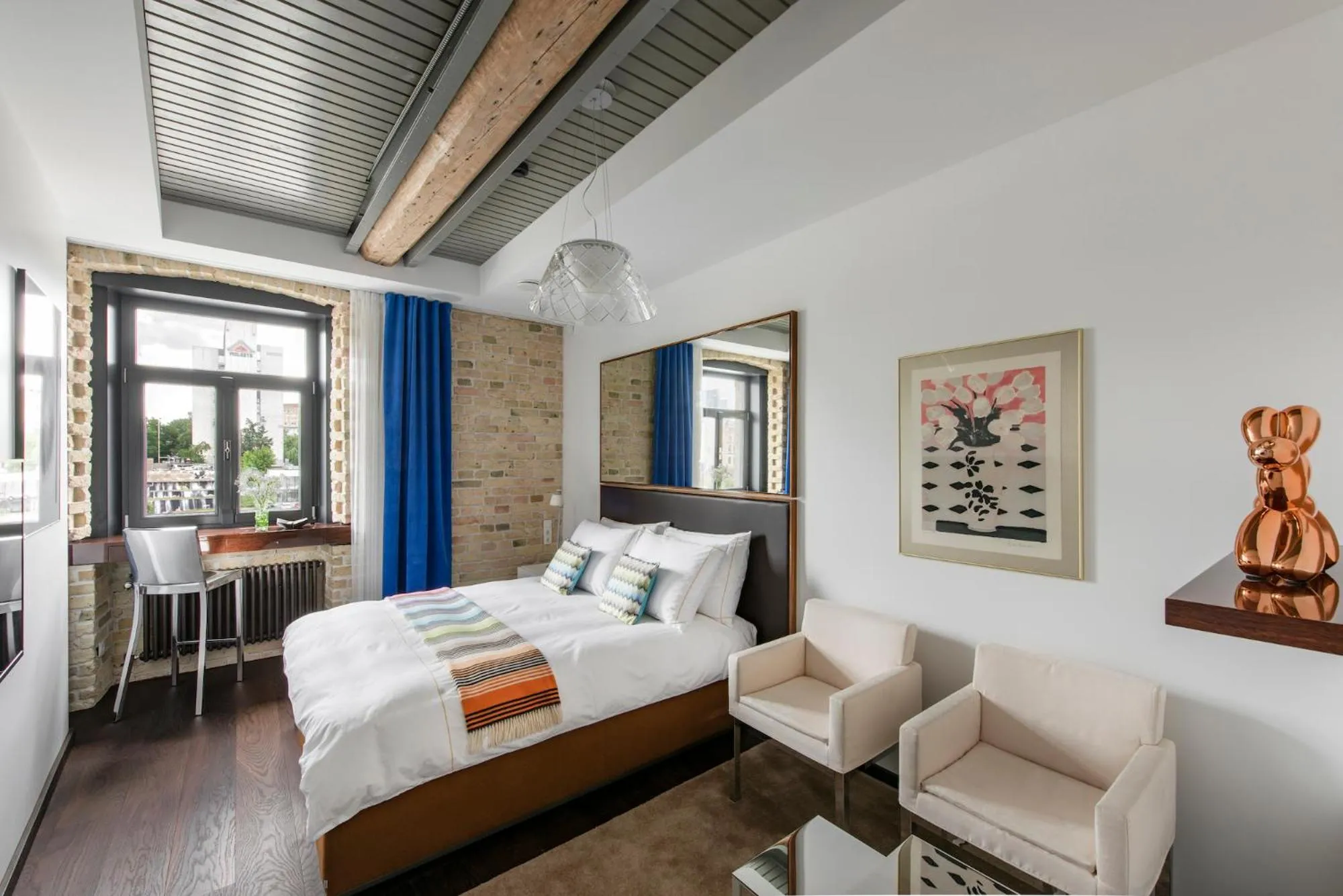 Photo of the whole room, Bed in The Joseph