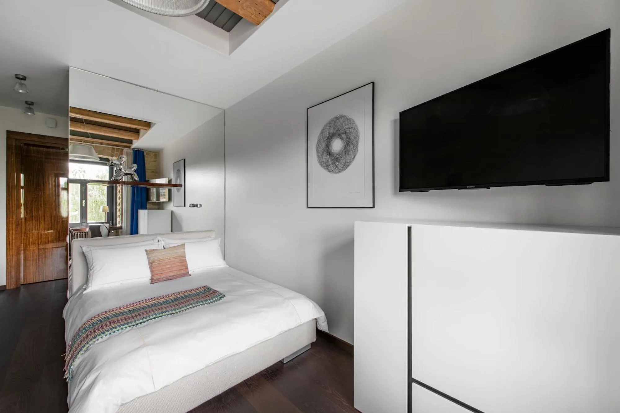 Photo of the whole room, Bed in The Joseph