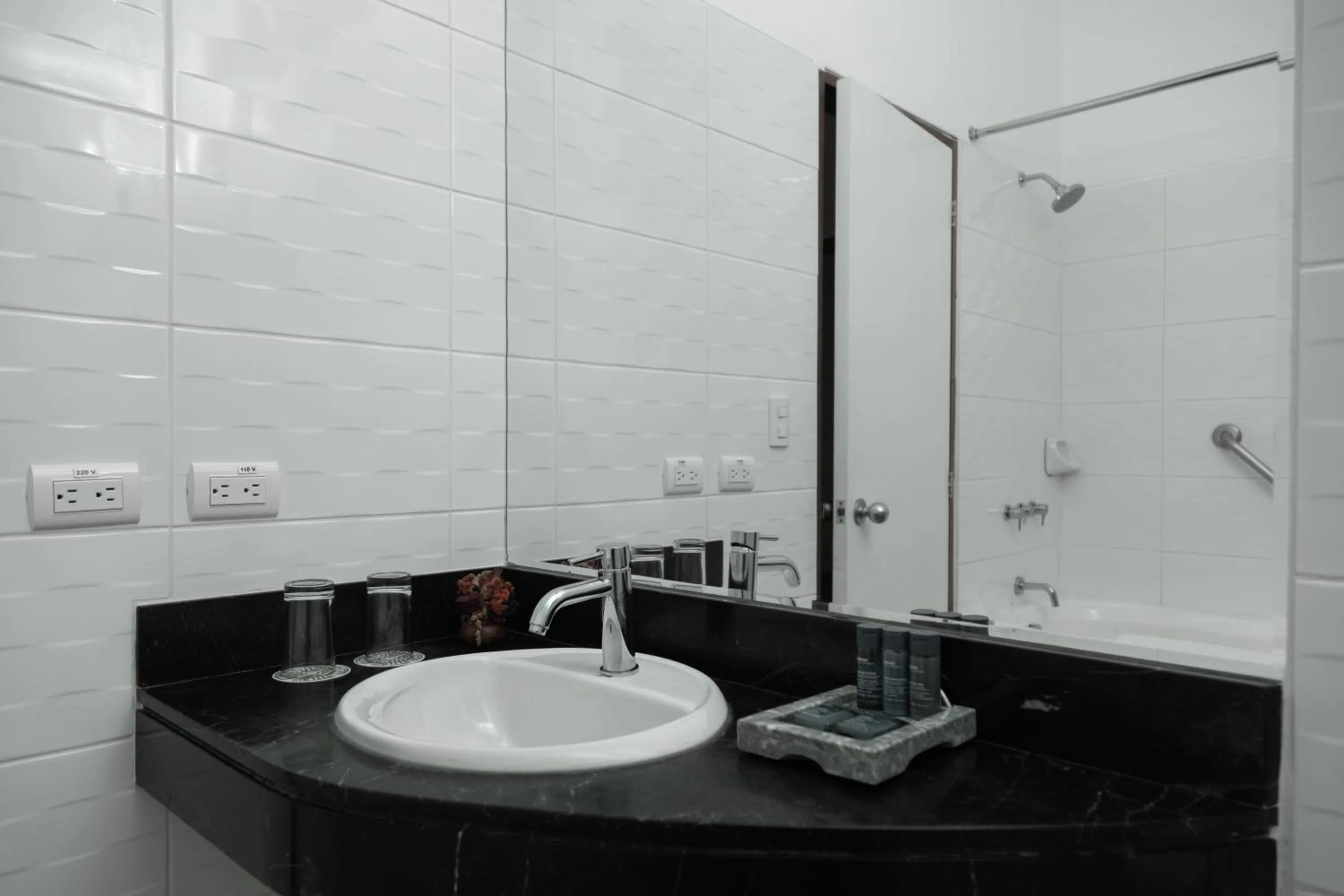 Bathroom in Tierra Viva Machu Picchu Hotel