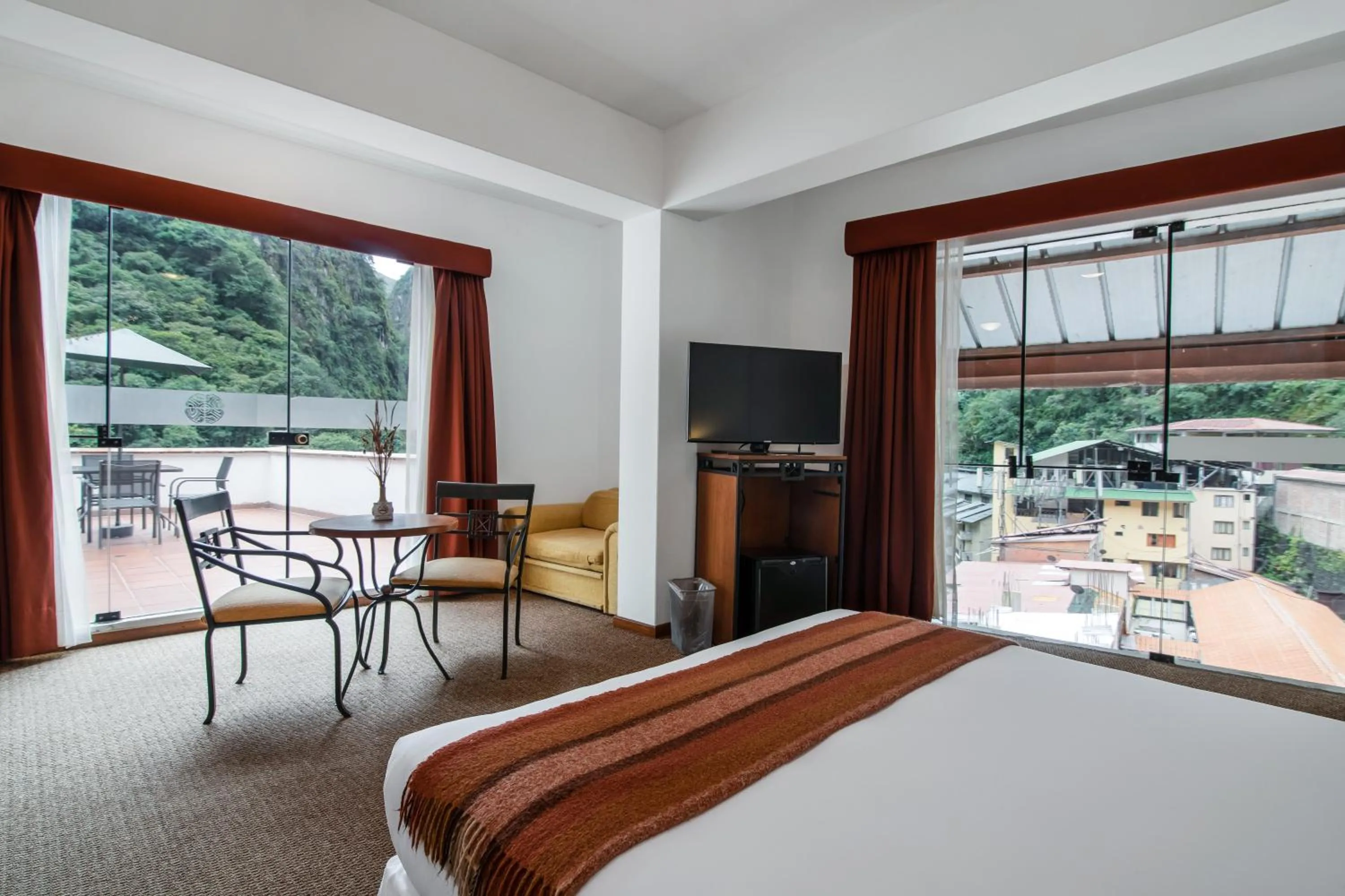 Photo of the whole room, Bed in Tierra Viva Machu Picchu Hotel