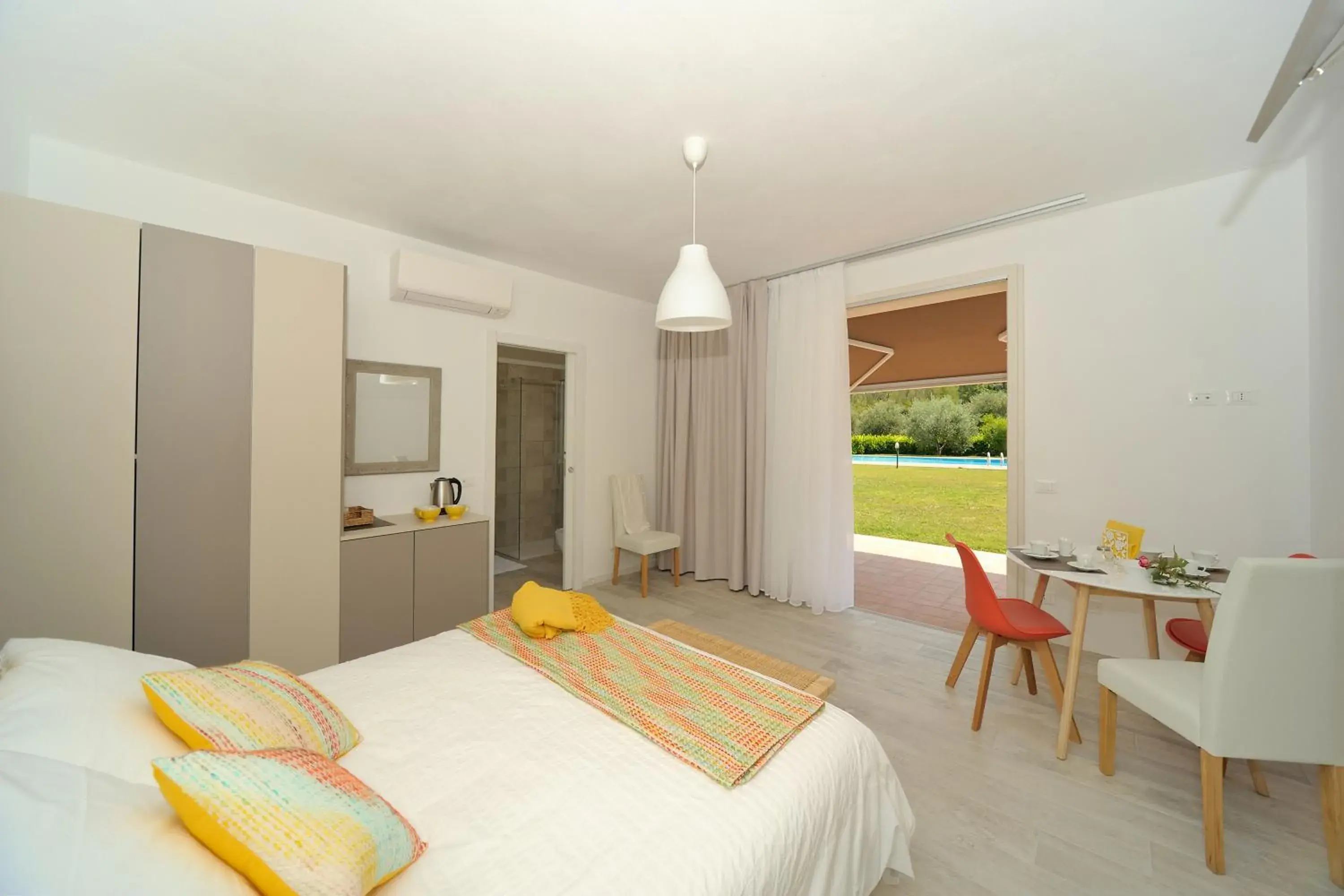 Double or Twin Room with Pool View in Villa Josephine Double or Twin Room with Pool View in Villa Josephine