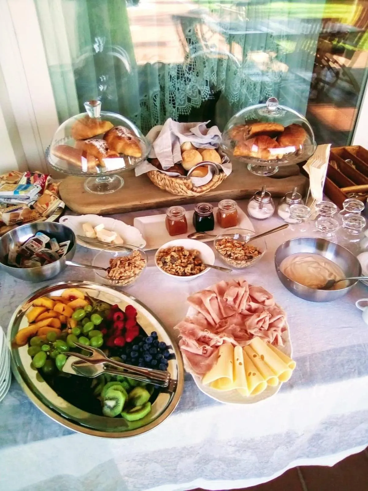 Breakfast in Villa Josephine