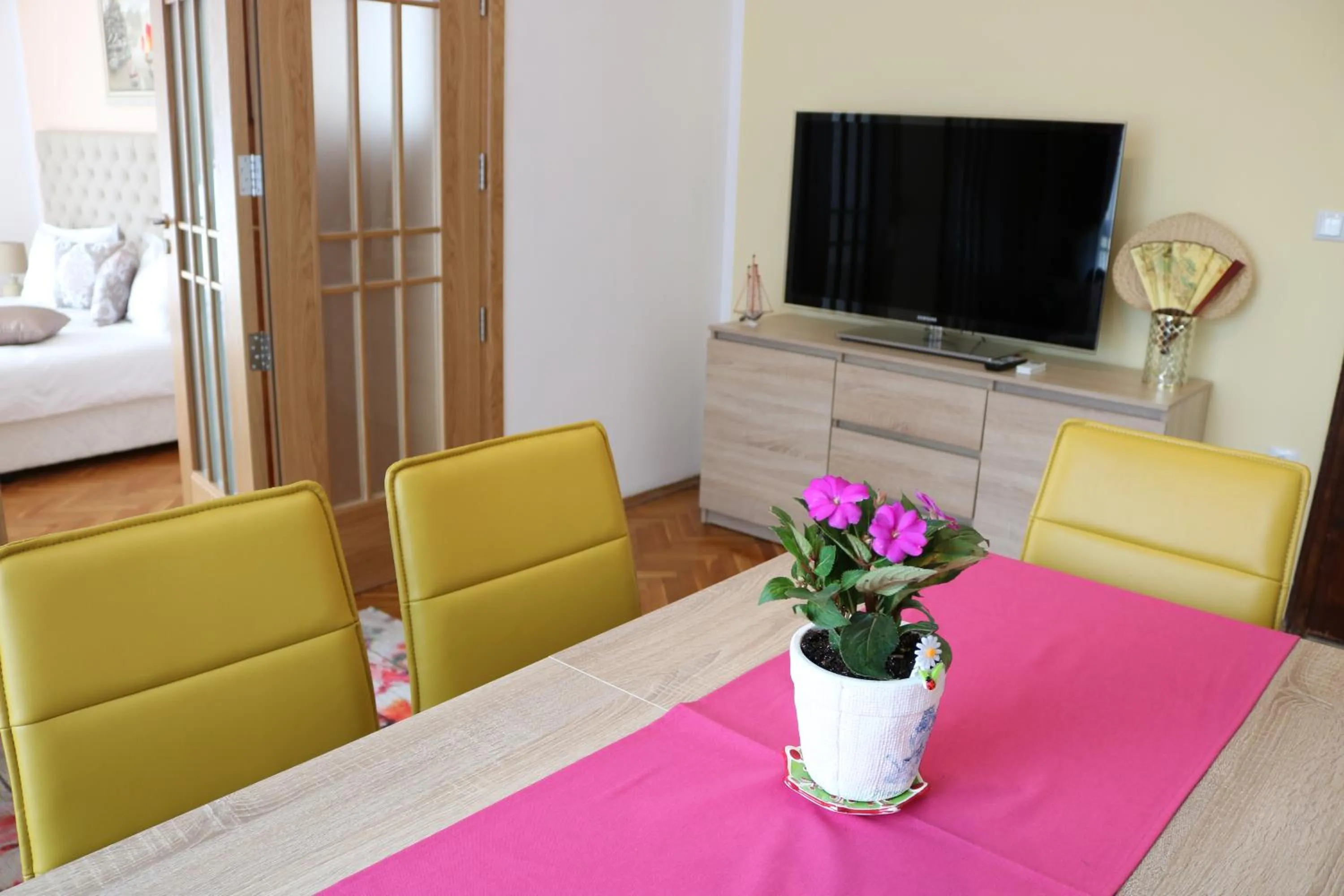 TV and multimedia in Sea Port CELEBRITY Apartment - Lets4Holiday