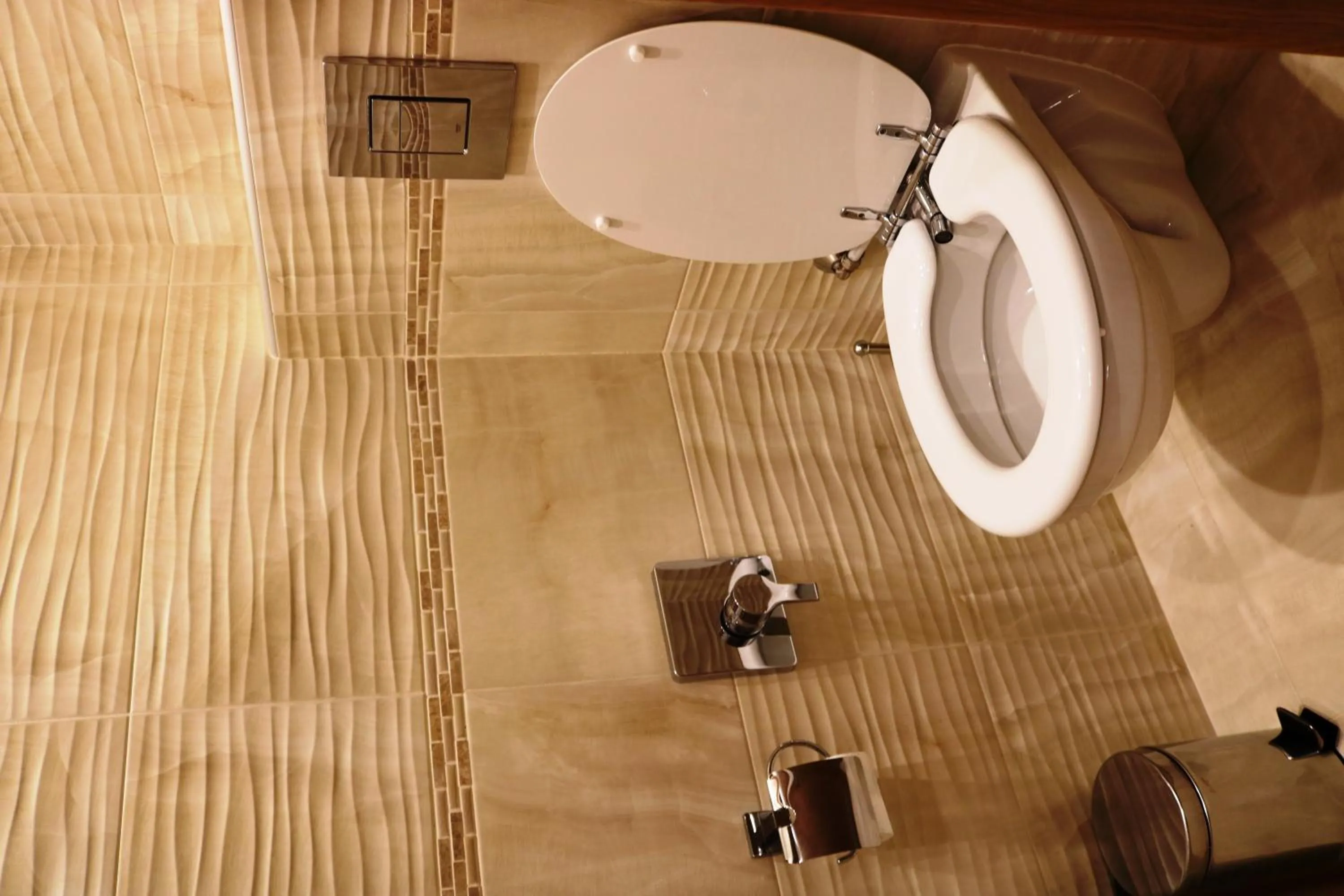Toilet in Sea Port CELEBRITY Apartment - Lets4Holiday