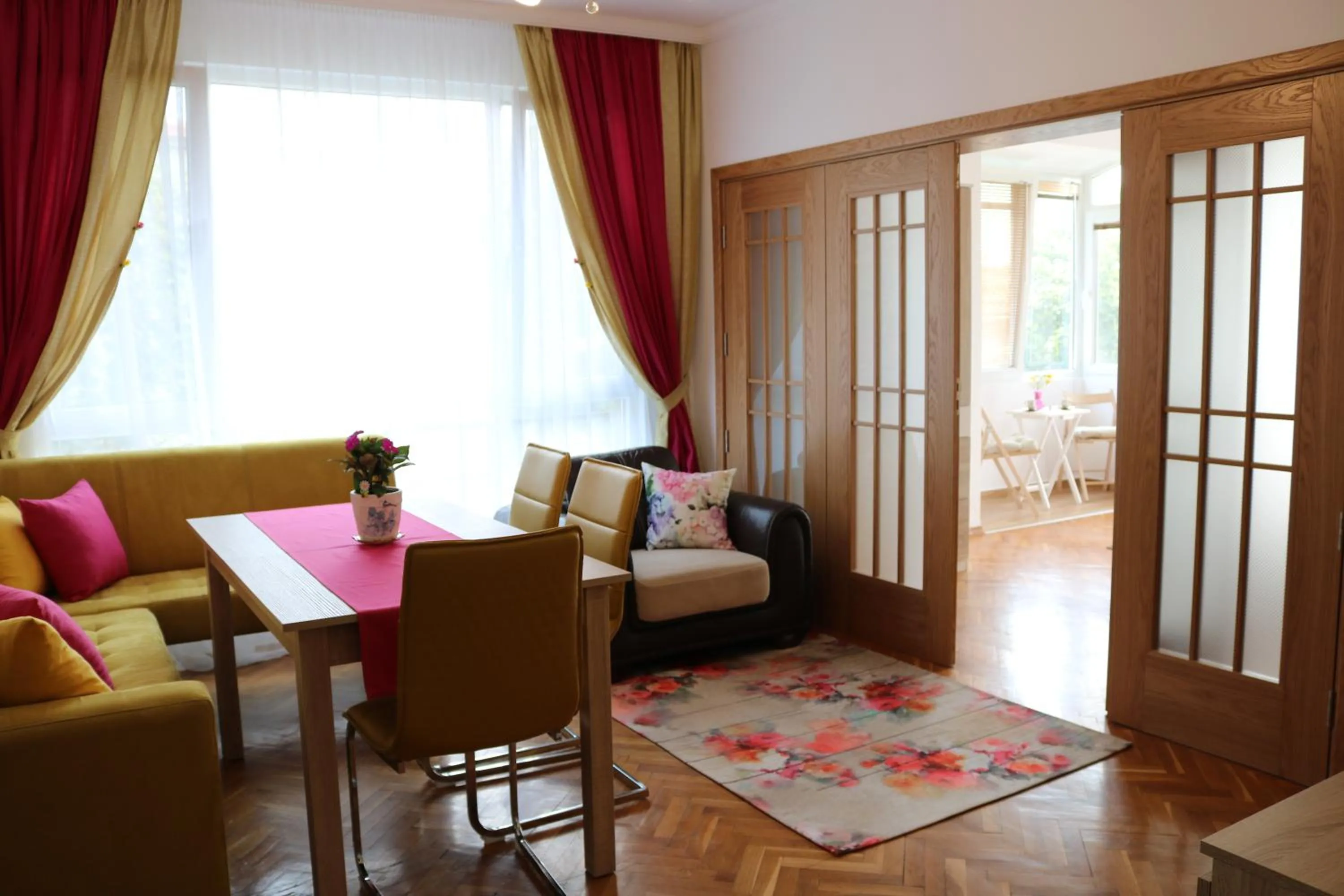 TV and multimedia in Sea Port CELEBRITY Apartment - Lets4Holiday
