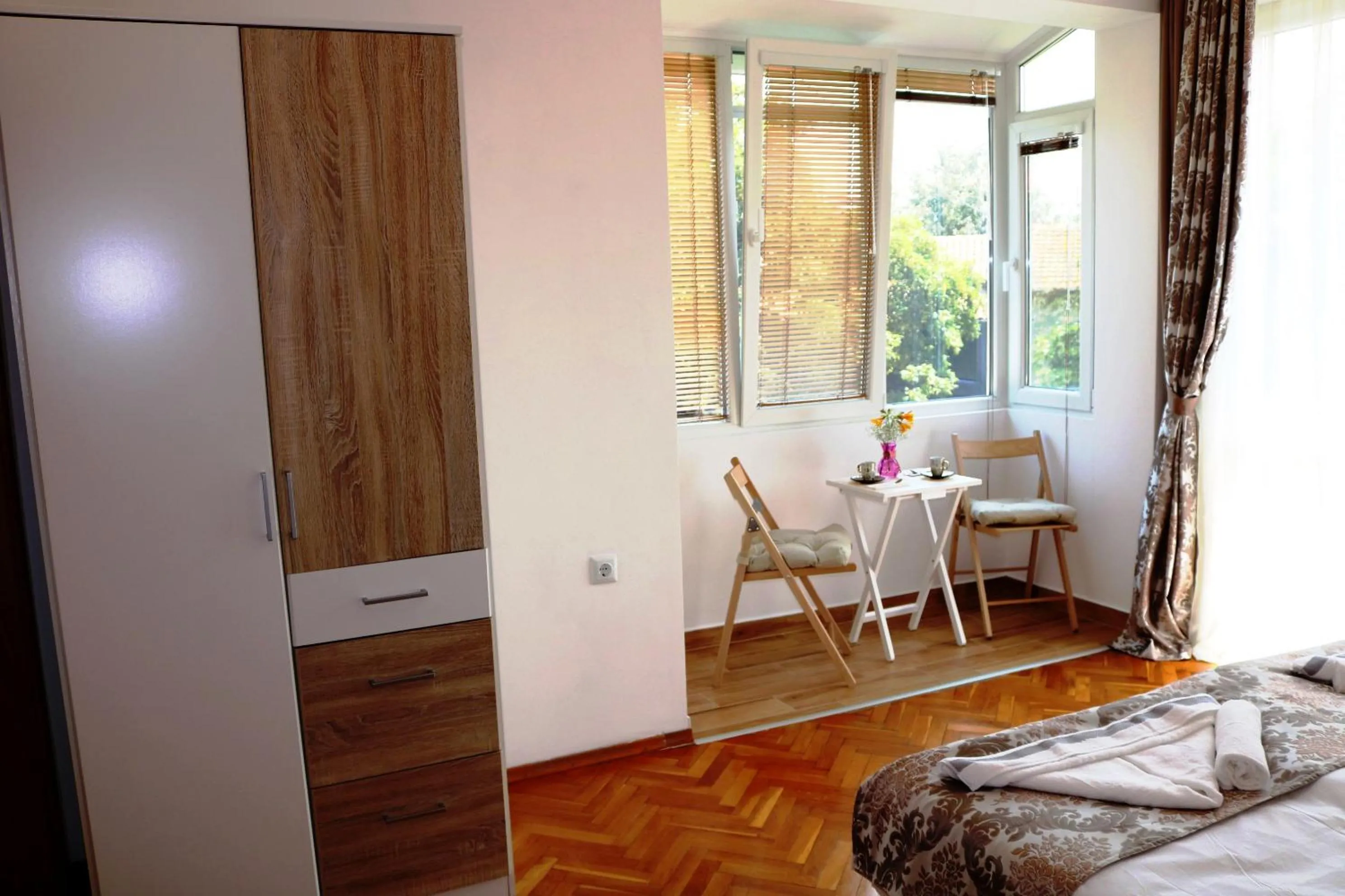 Coffee/tea facilities, Bed in Sea Port CELEBRITY Apartment - Lets4Holiday