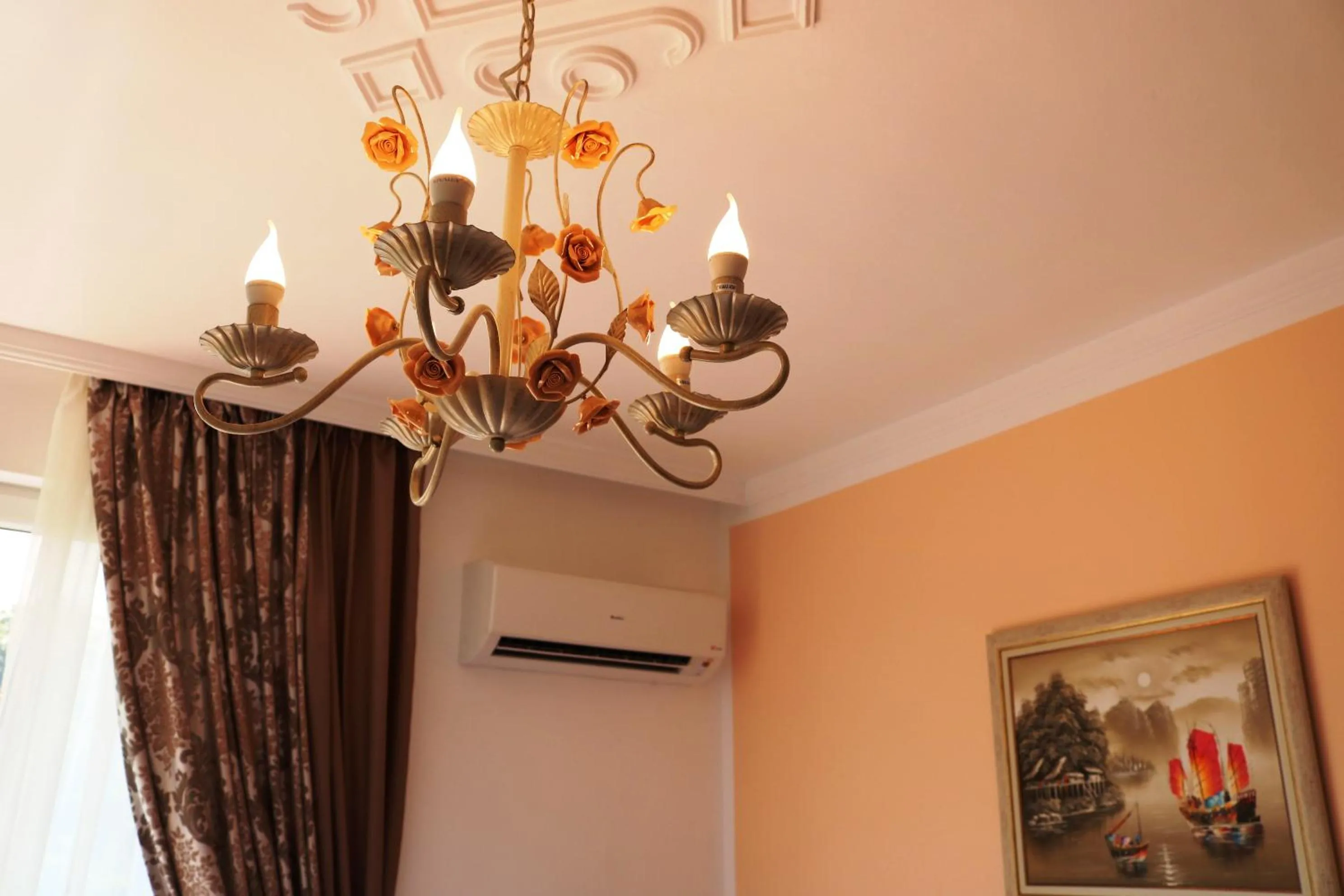 Decorative detail in Sea Port CELEBRITY Apartment - Lets4Holiday