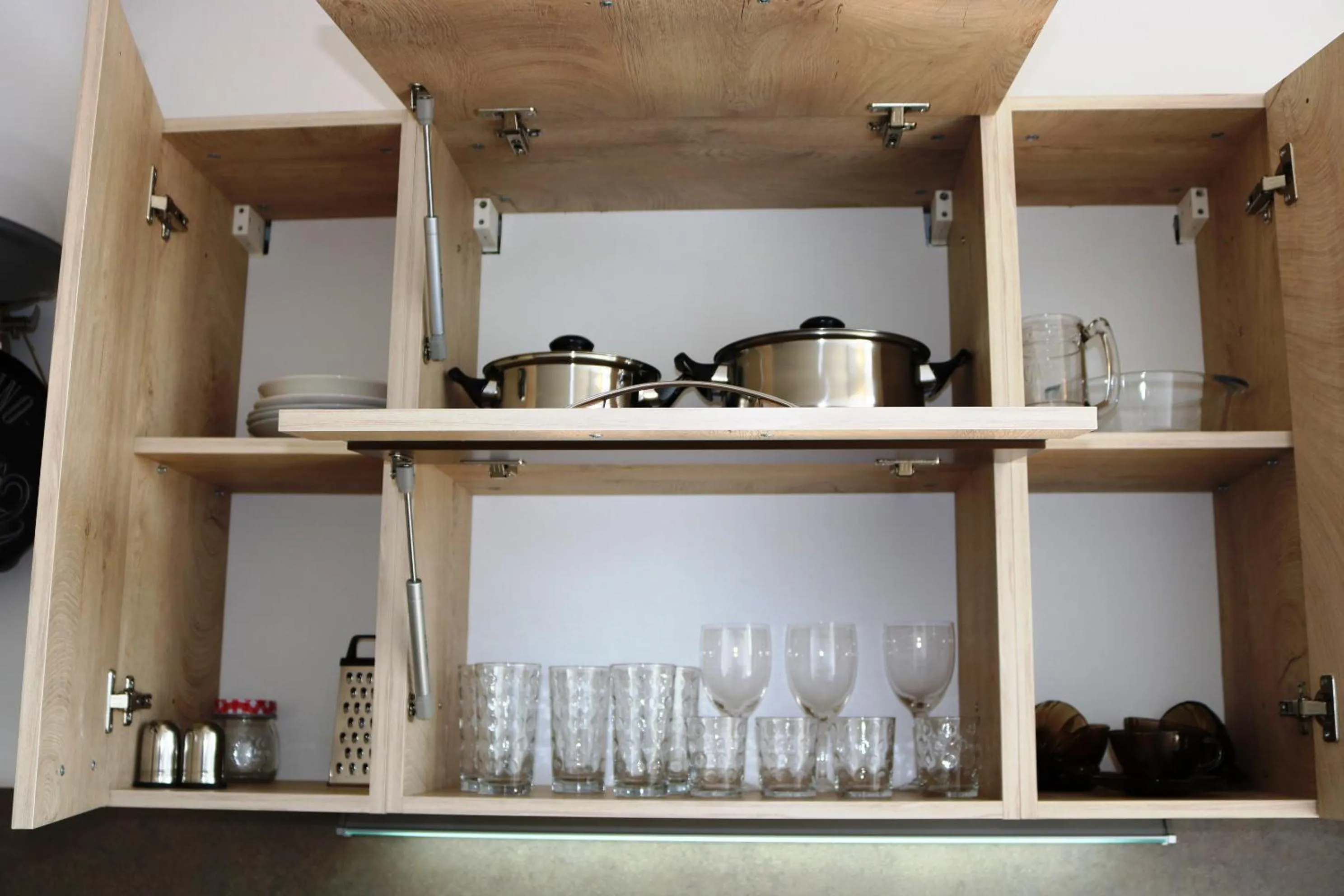 Kitchen or kitchenette in Sea Port CELEBRITY Apartment - Lets4Holiday
