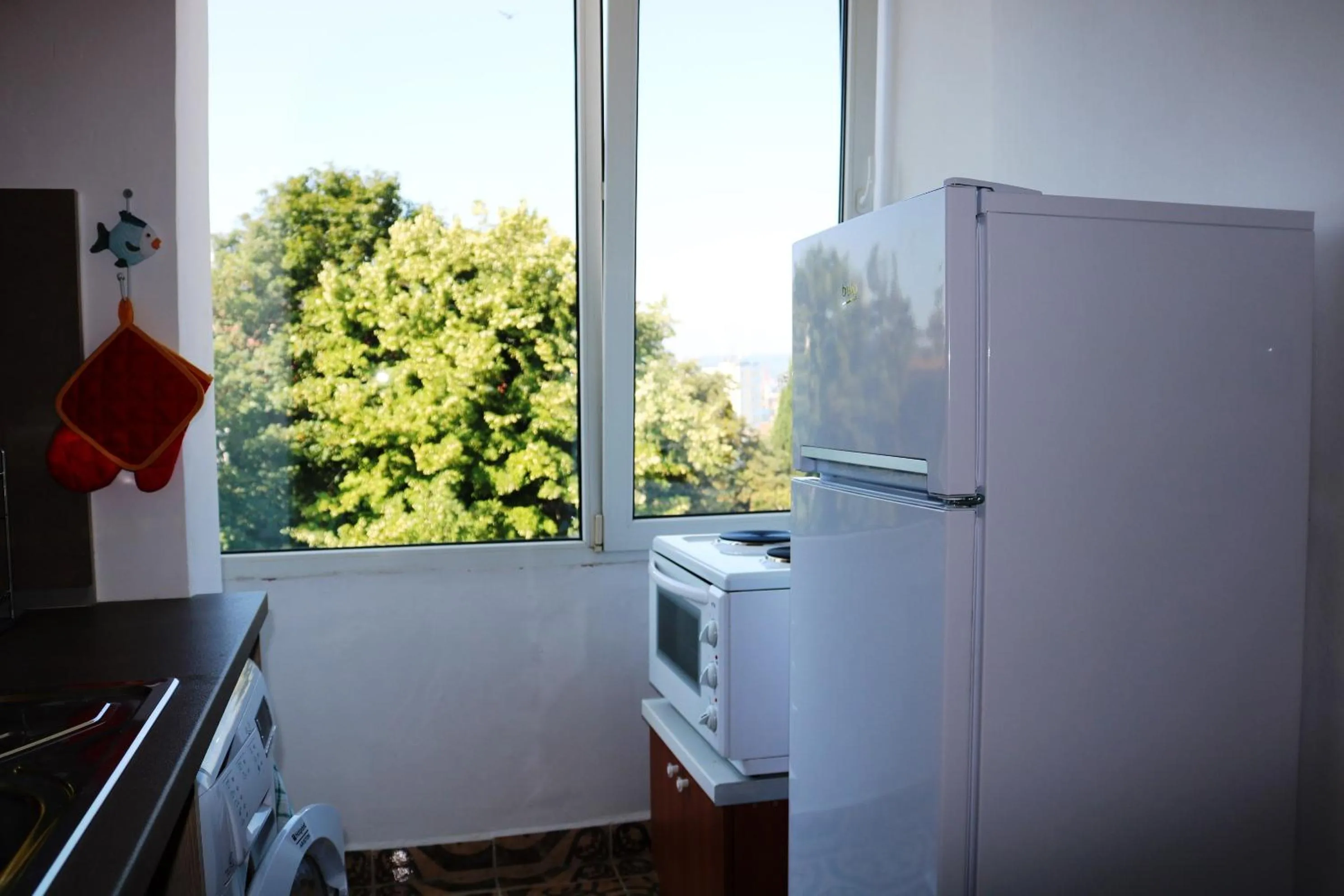 Kitchen or kitchenette in Sea Port CELEBRITY Apartment - Lets4Holiday