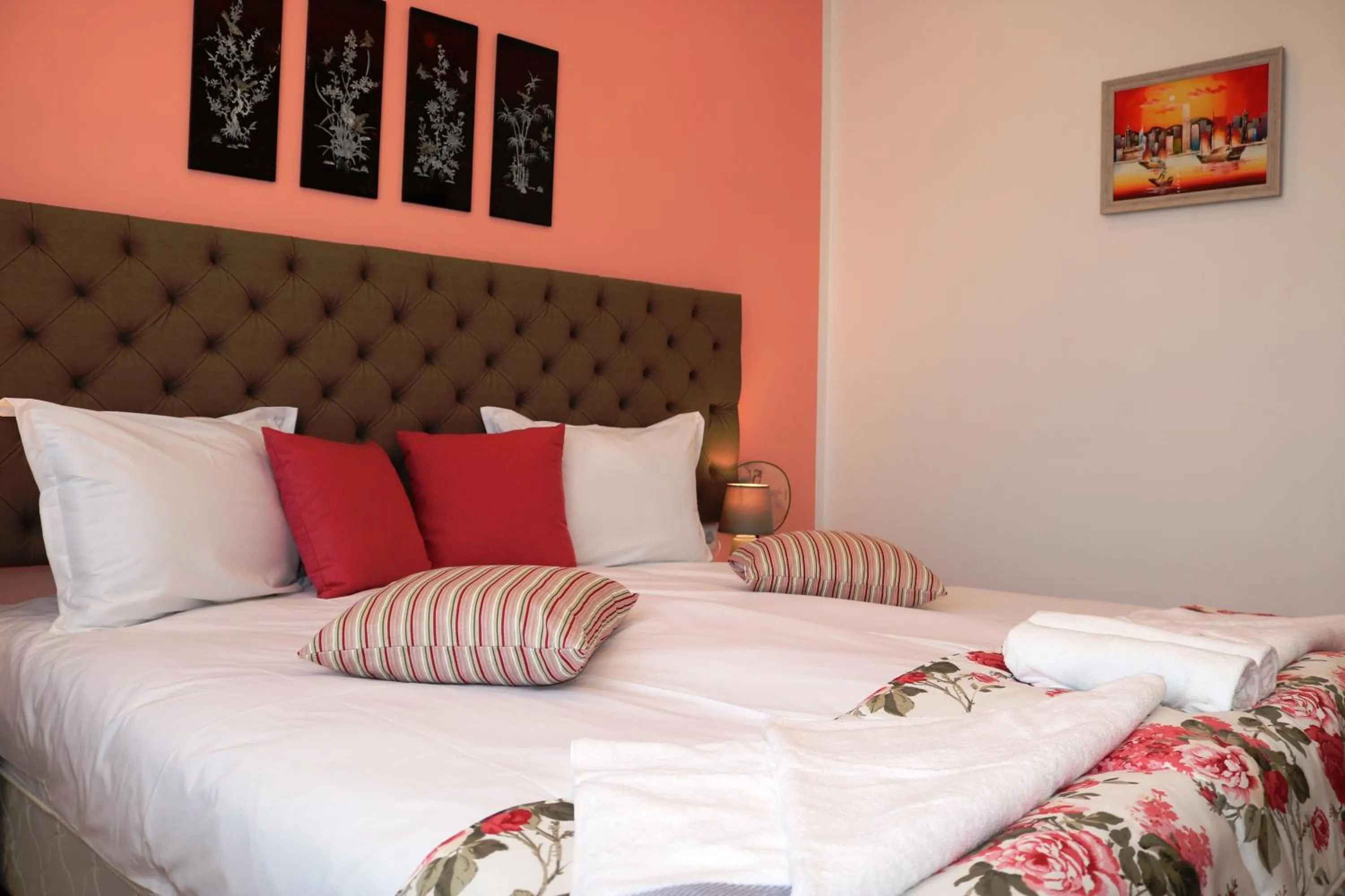 Bedroom, Bed in Sea Port CELEBRITY Apartment - Lets4Holiday
