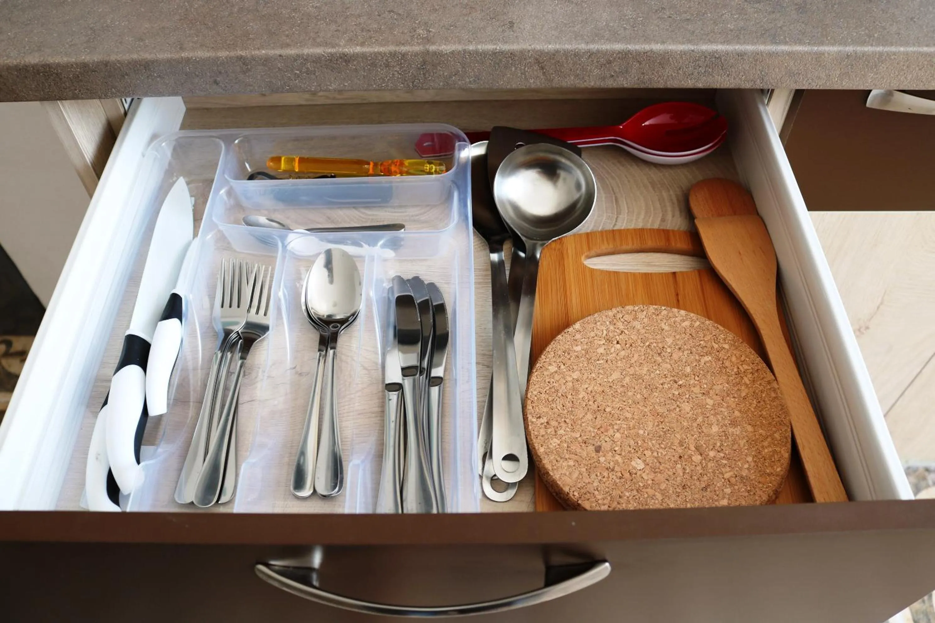 Kitchen or kitchenette in Sea Port CELEBRITY Apartment - Lets4Holiday