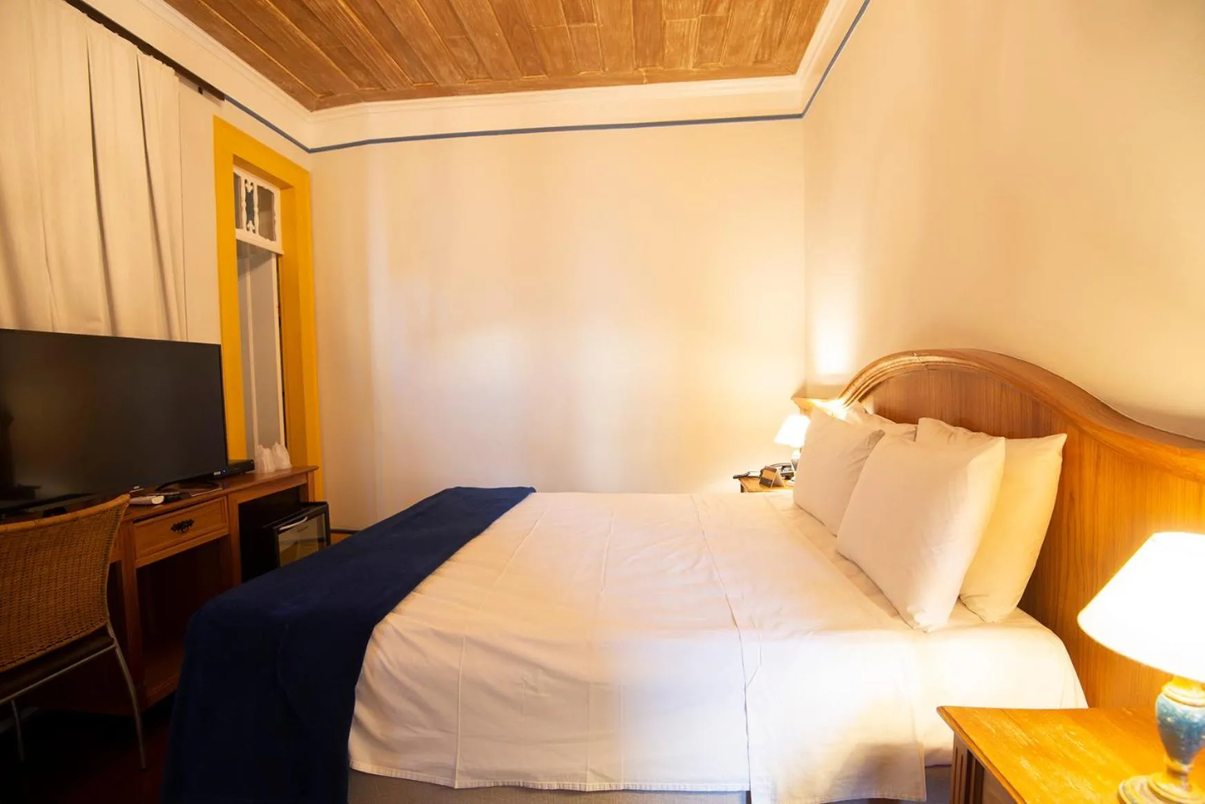 View (from property/room), Bed in Pousada Solar da Ópera