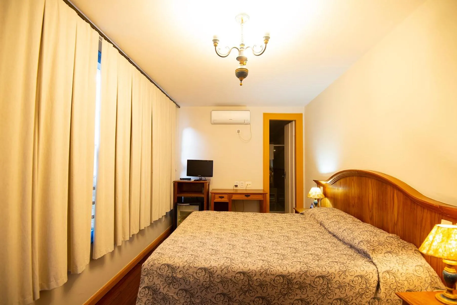 Photo of the whole room, Bed in Pousada Solar da Ópera