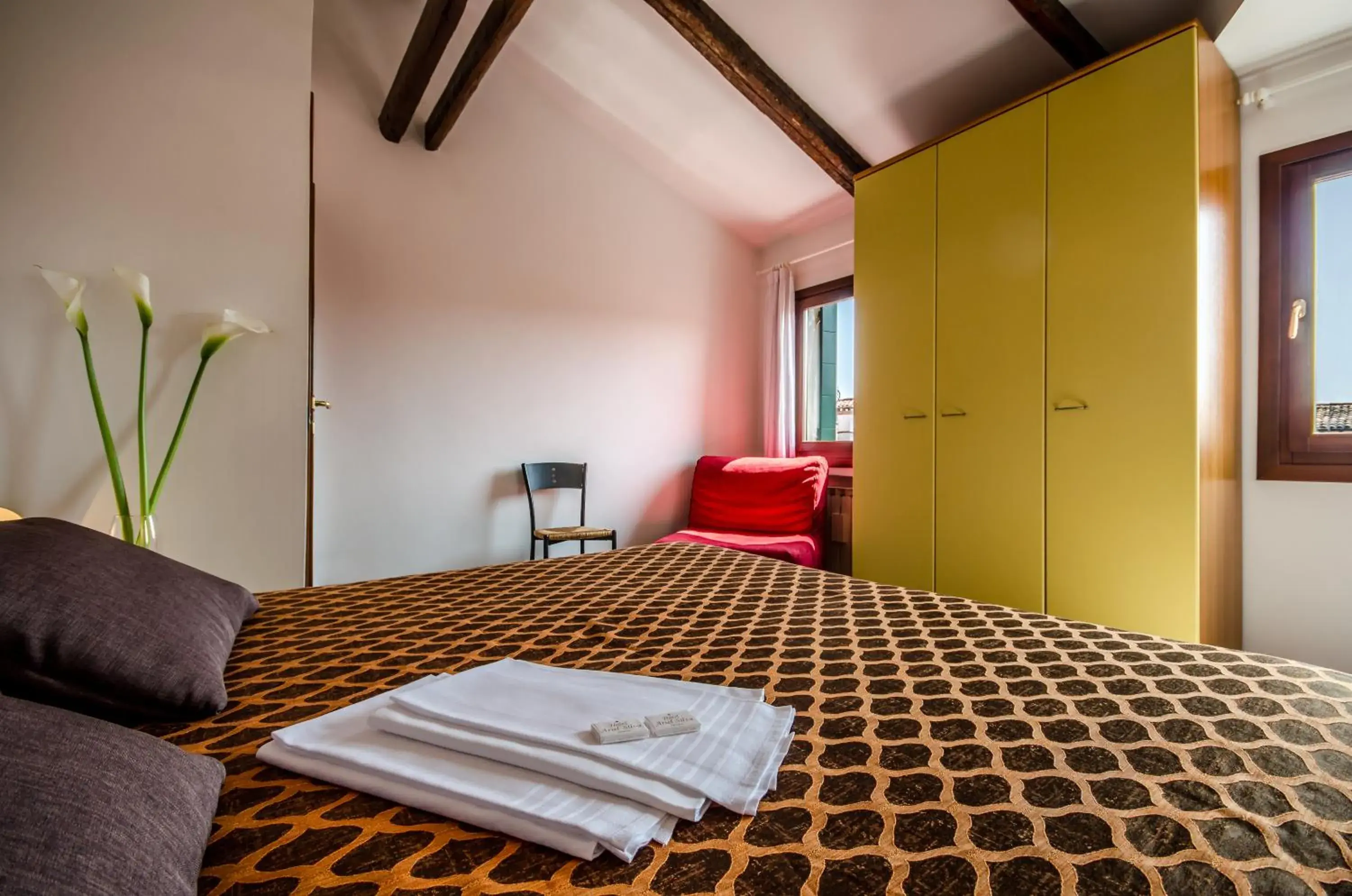 Bedroom, Bed in Venice Apartments Bedroom, Bed in Venice Apartments