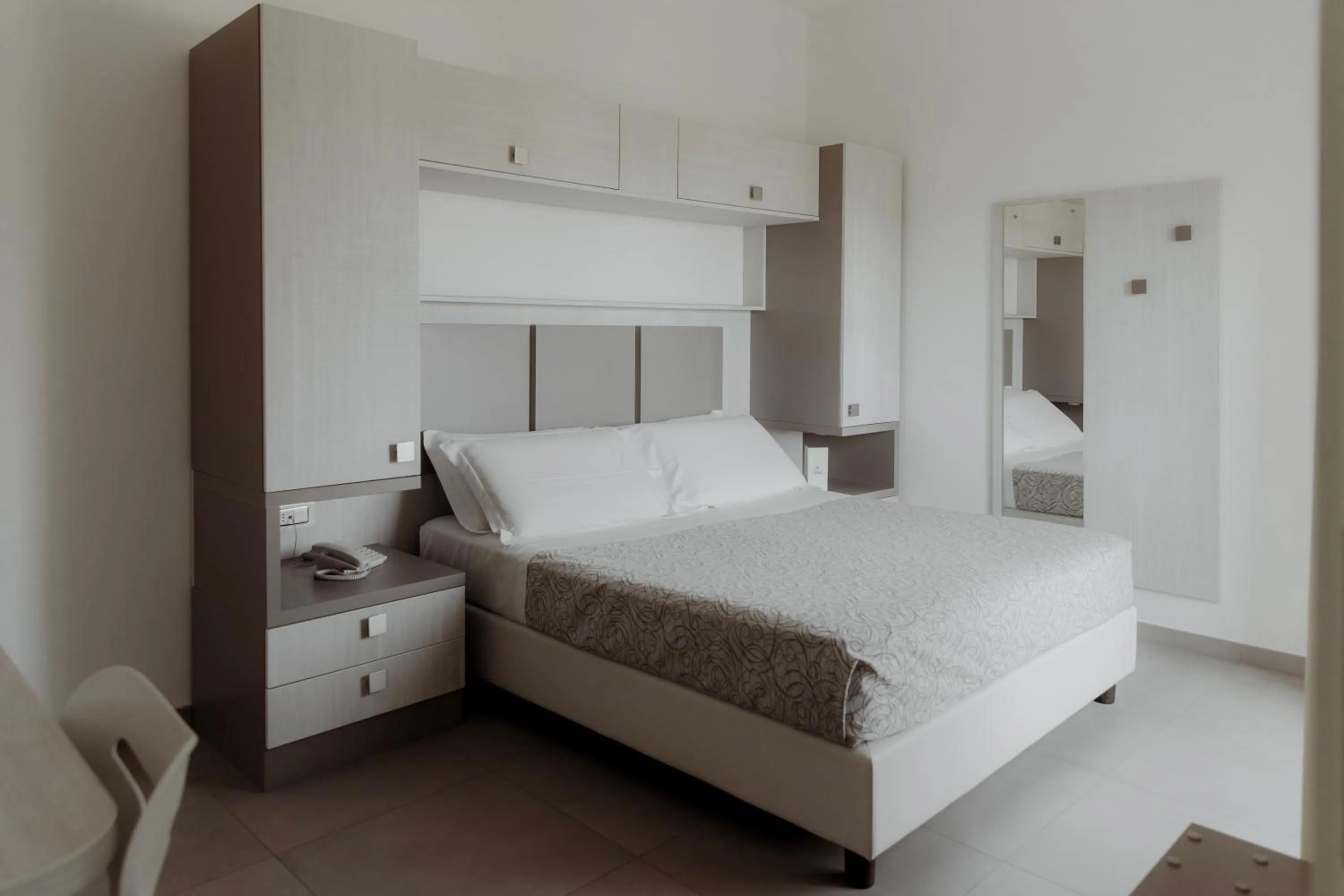 Photo of the whole room in Hotel Caravel