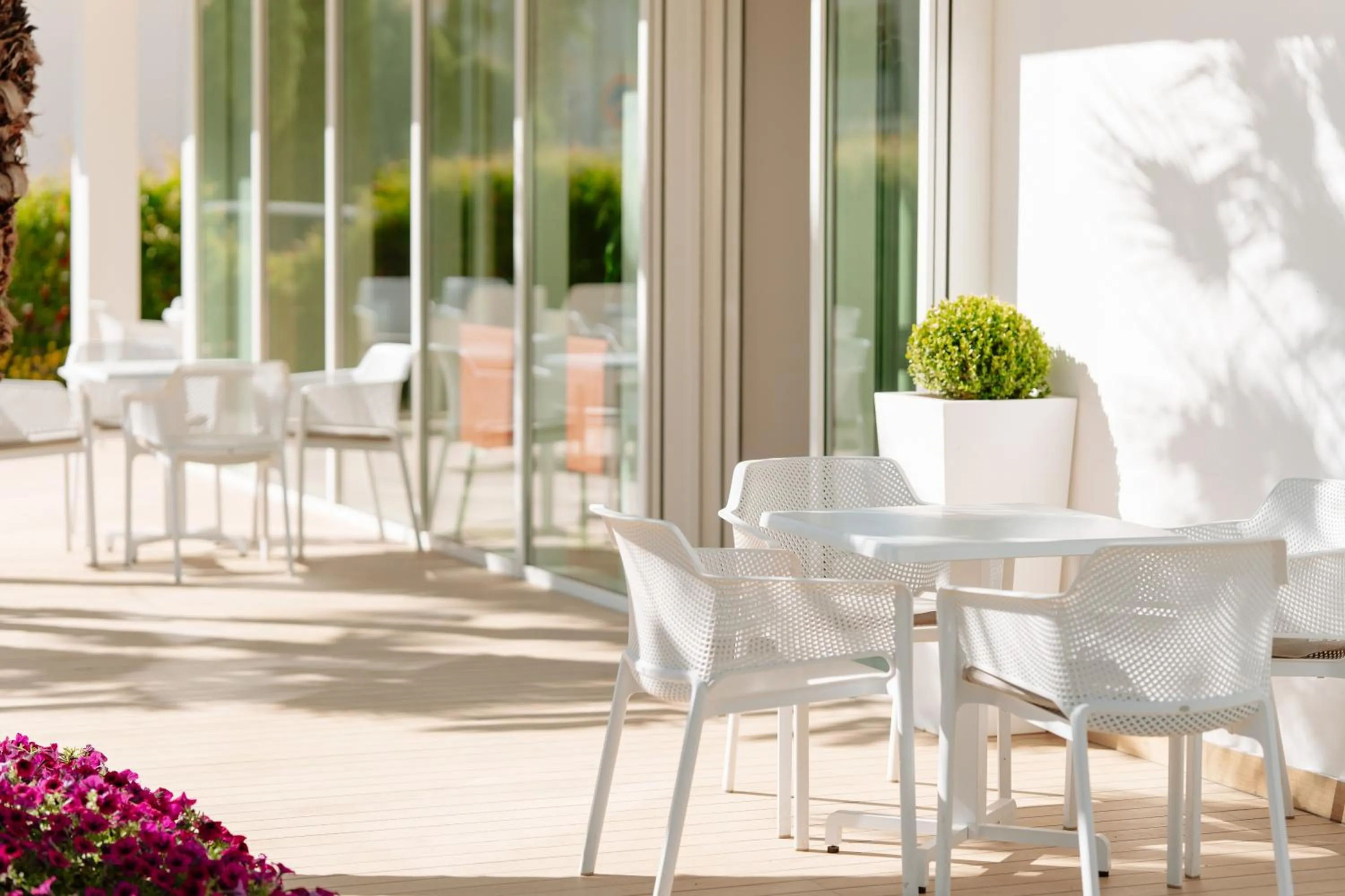 Property building in Hotel Caravel