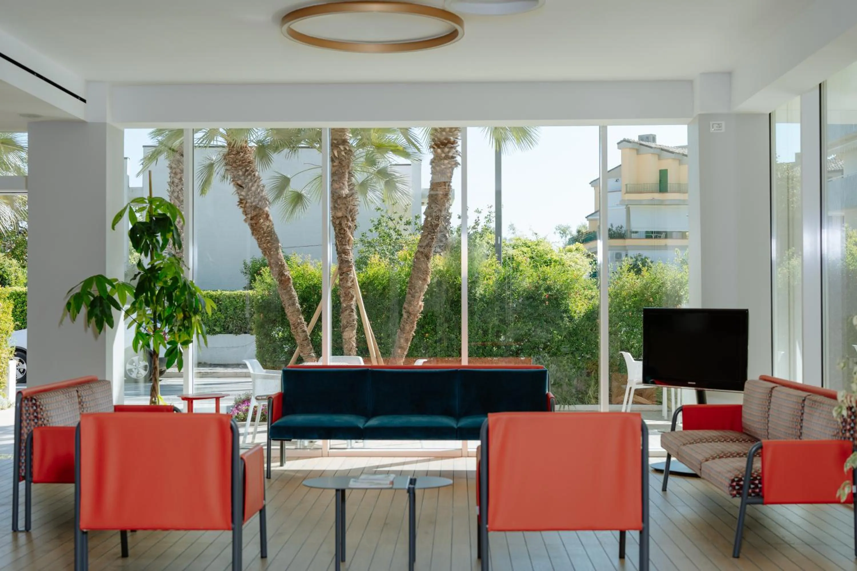 Communal lounge/ TV room in Hotel Caravel