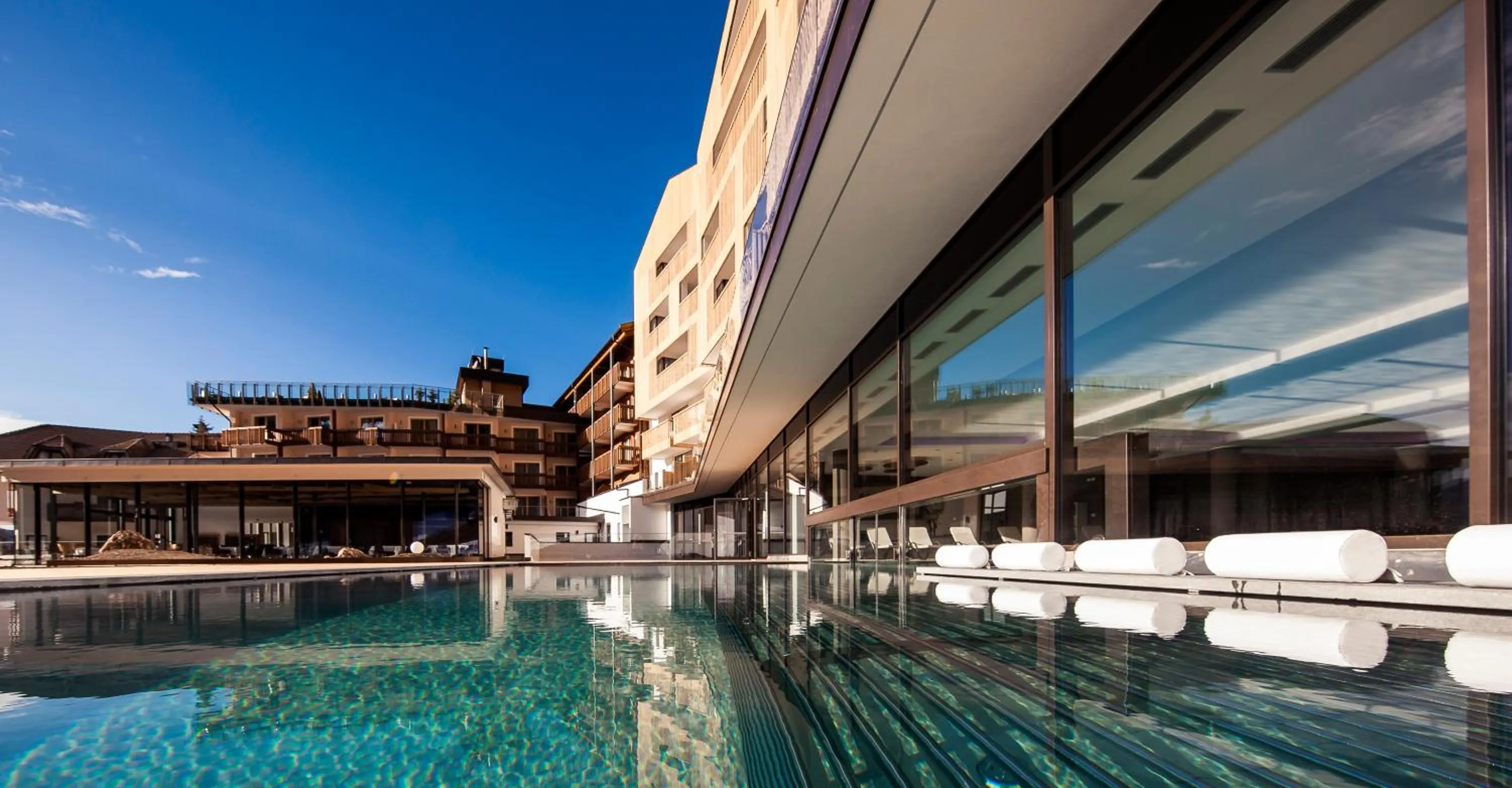 Property building in Hotel Cristal