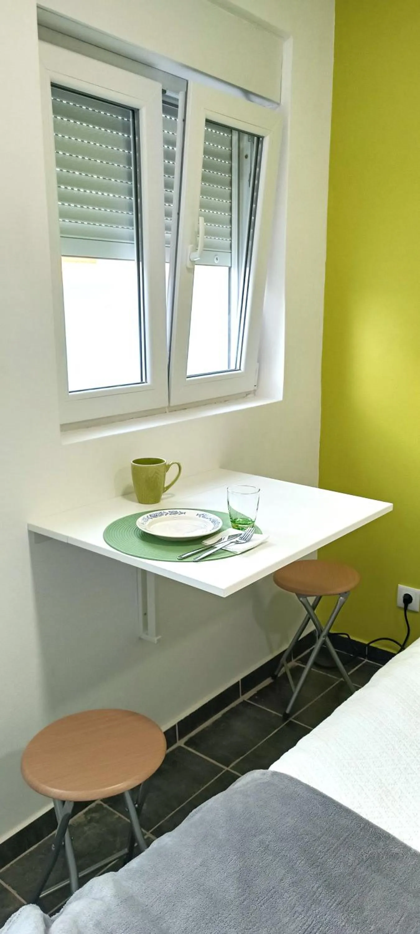 Seating area, Bed in Sleep & Go Faro Airport Guest House
