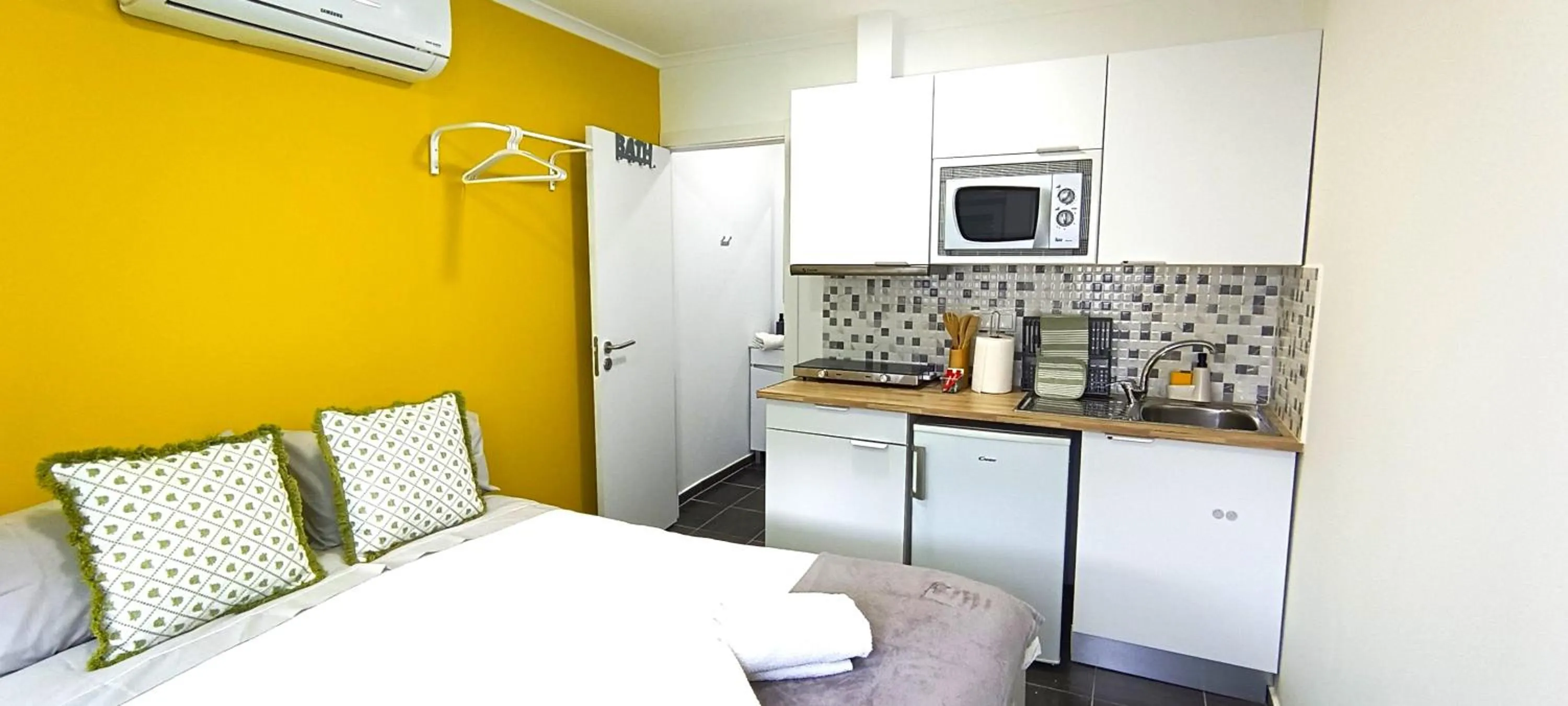 Bed in Sleep & Go Faro Airport Guest House