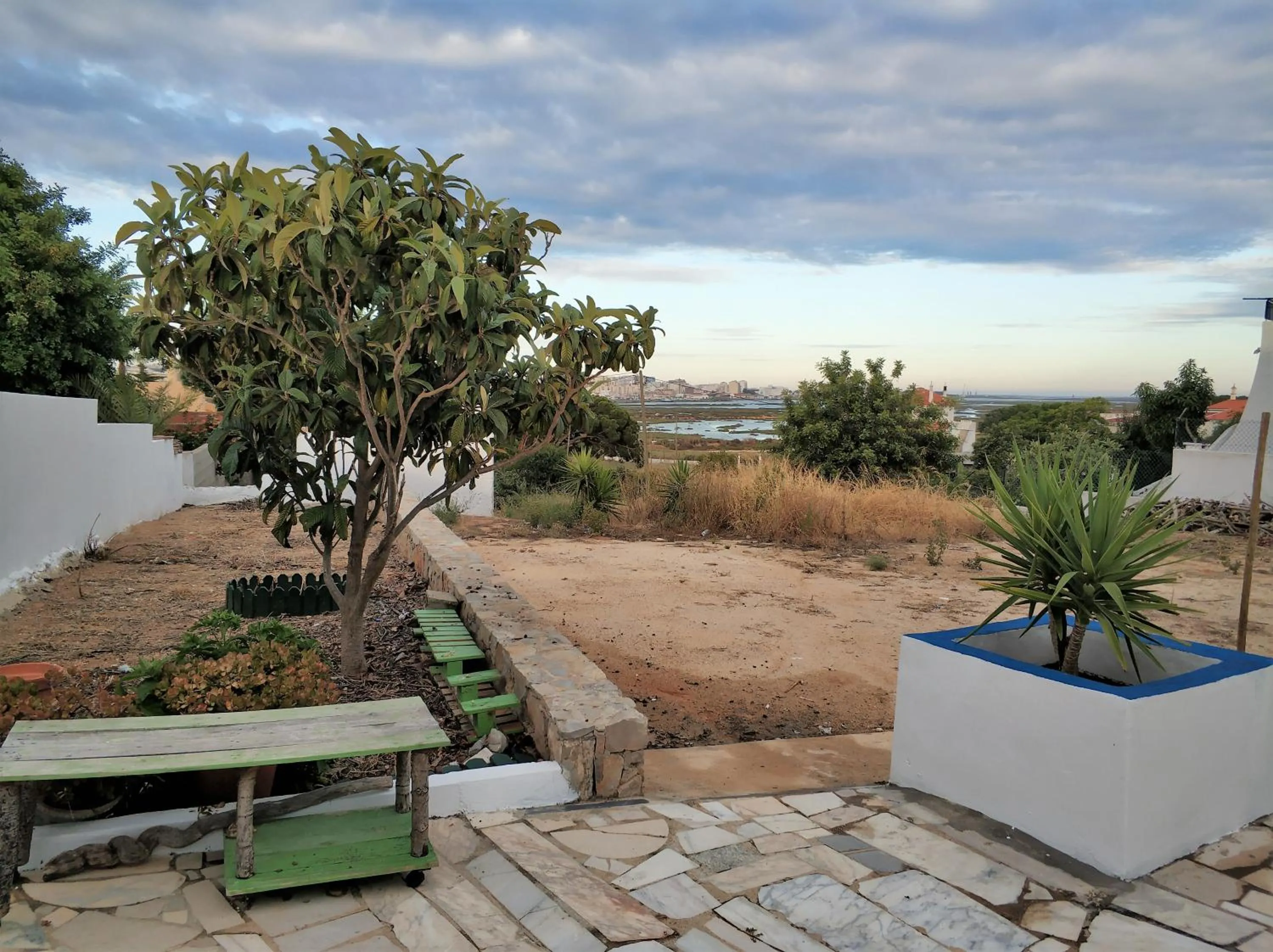 Garden in Sleep & Go Faro Airport Guest House